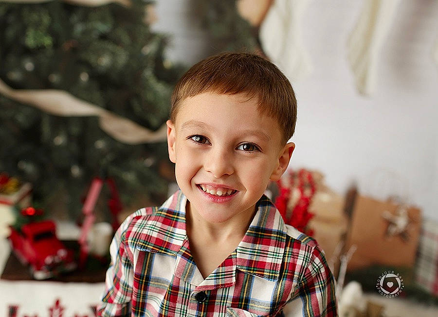 Loki is registered to the contest to win money with this photo: beauty, brown_hair, child, christmas, collar, event, flash_photography, fun, happy, joy, pattern, person, photograph, plaid, red, sitting, sleeve, smile, t_shirt, tartan