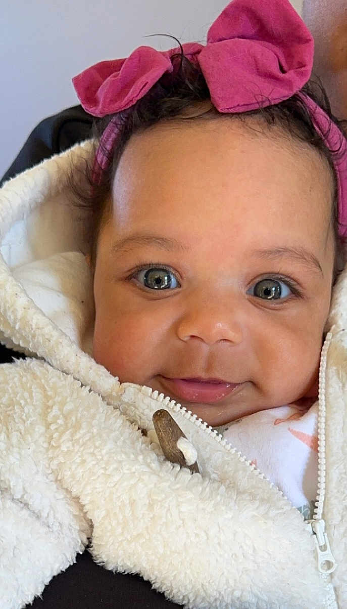 Novi is registered to the contest to win money with this photo: accessories, baby, blanket, clothing, coat, earring, face, hat, head, hood, hoodie, jacket, jewelry, knitwear, newborn, person, photography, portrait, sweater, sweatshirt