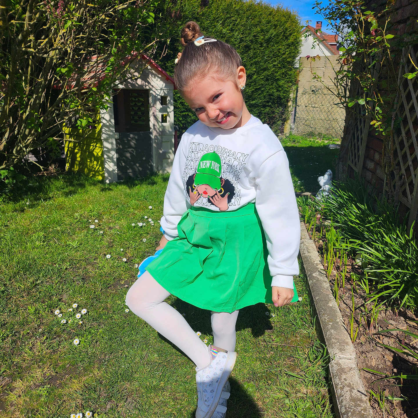 Eline participe au concours pour gagner de l'argent avec cette photo : backyard, boy, child, clothing, dress, face, garden, grass, head, longsleeve, male, nature, outdoors, person, photography, plant, portrait, skirt, sleeve, yard