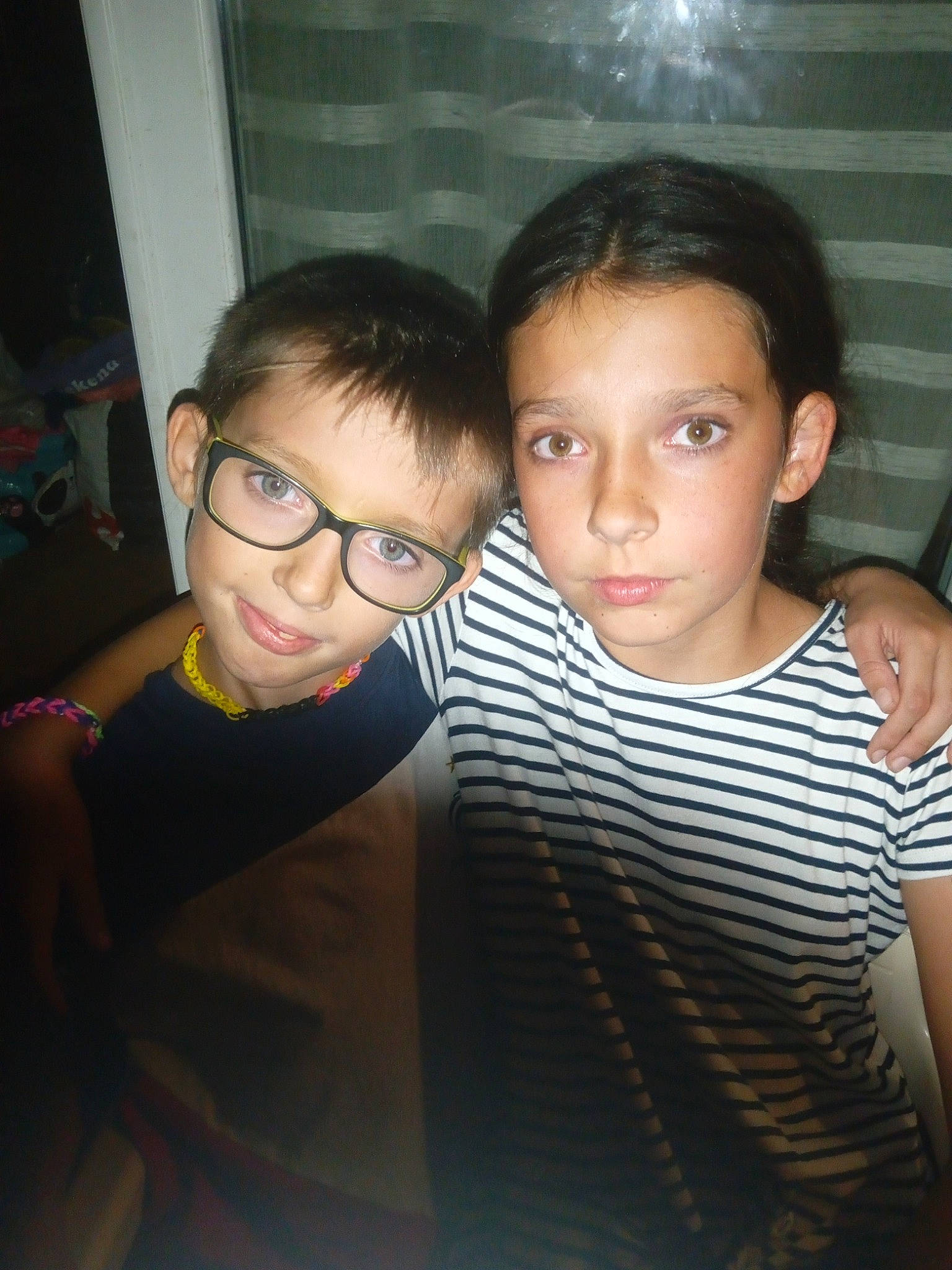 Kylian a rejoint le concours — aidez-le/la à gagner de superbes lots ! cheek, chin, cool, eye, eyebrow, eyewear, face, flash_photography, forehead, glasses, hairstyle, happy, iris, joint, person, shoulder, skin, sleeve, standing, vest