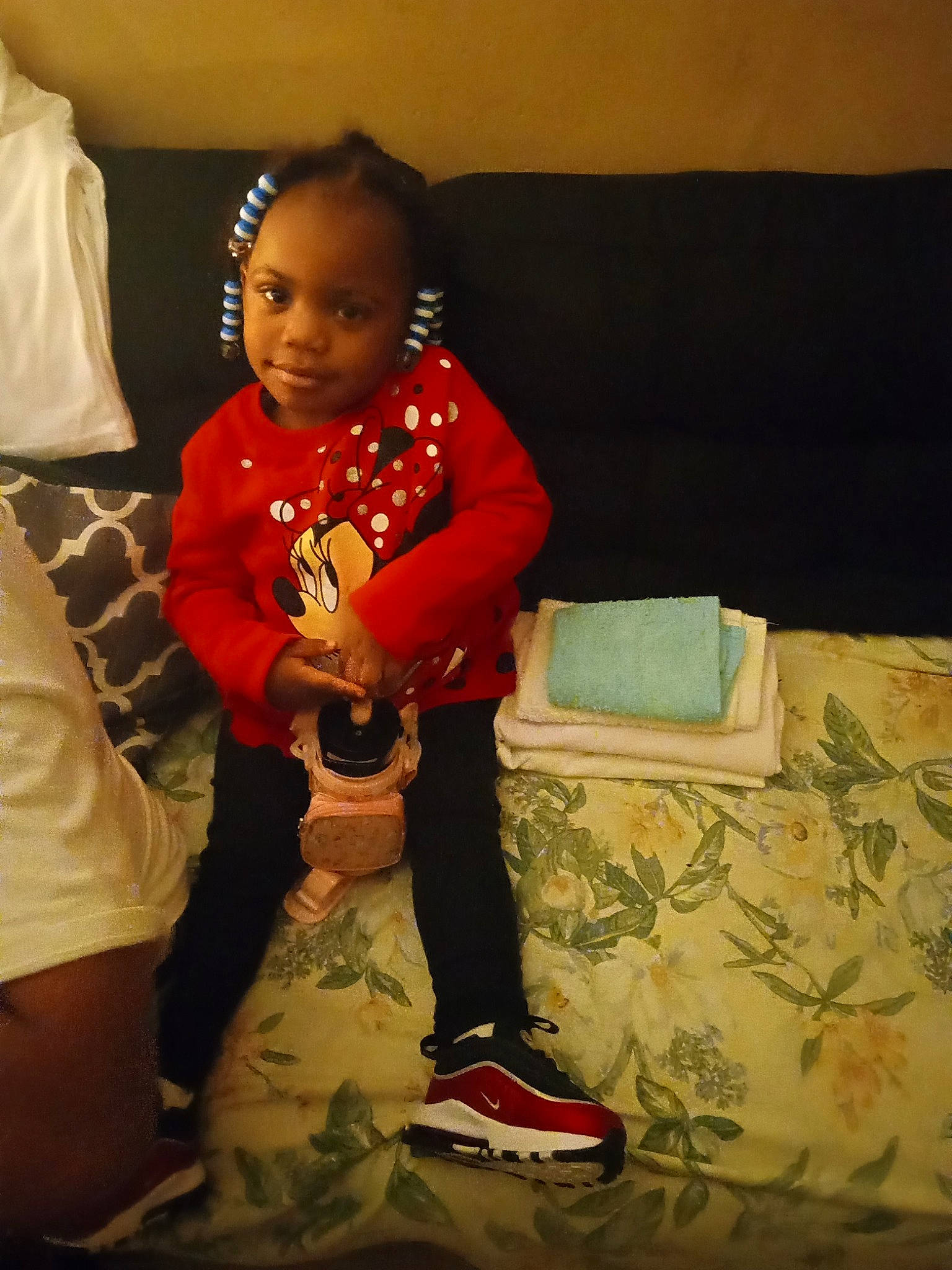 Miracle is registered to the contest to win money with this photo: baby, baby_toddler_clothing, bag, carmine, child, comfort, event, flooring, fun, happy, human_leg, knee, lap, pattern, person, room, sitting, sleeve, sneakers, thigh