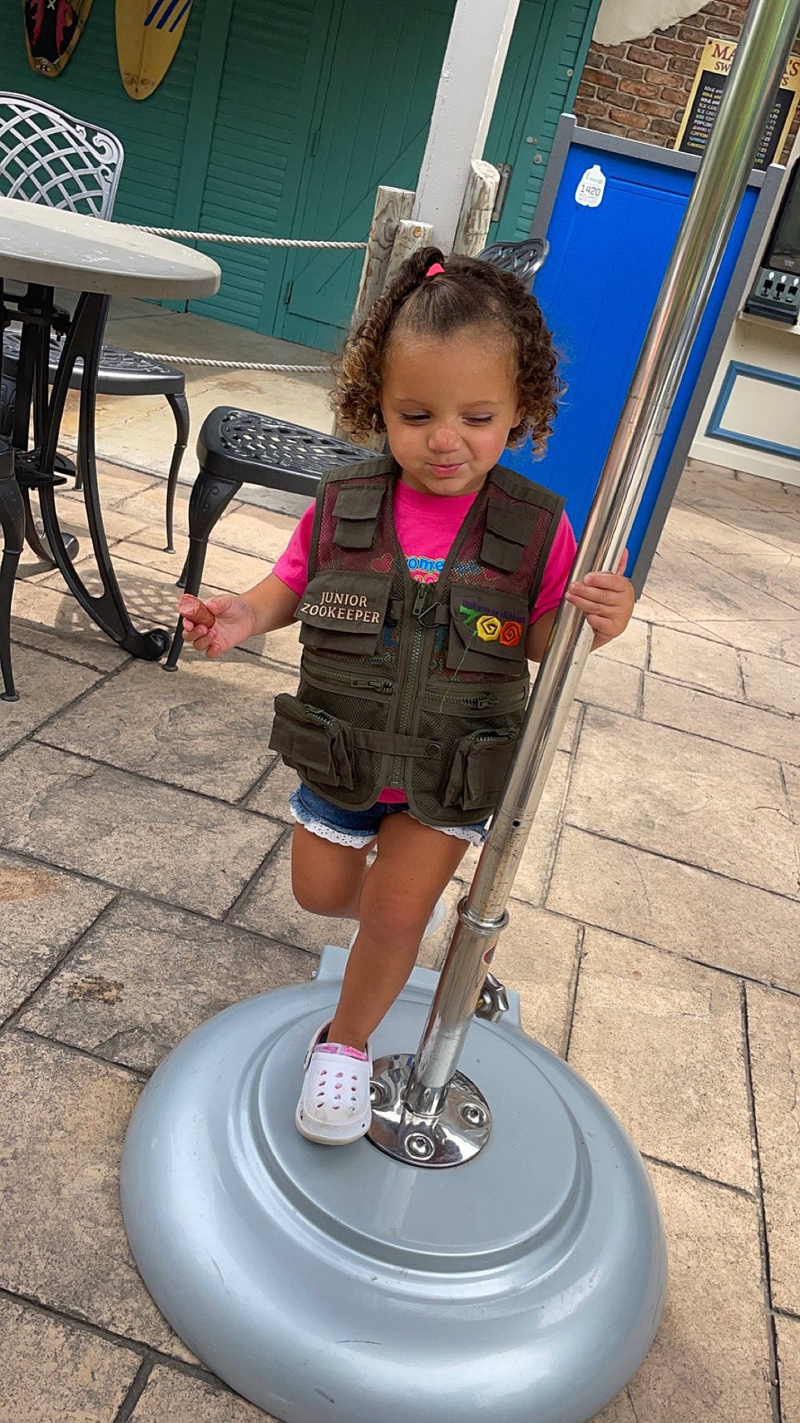 Ellianna is registered to the contest to win money with this photo: auto_part, automotive_tire, automotive_wheel_system, chair, child, electric_blue, fun, human_leg, human_settlement, leisure, person, rim, shorts, snapshot, synthetic_rubber, t_shirt, table, thigh, tire, toddler