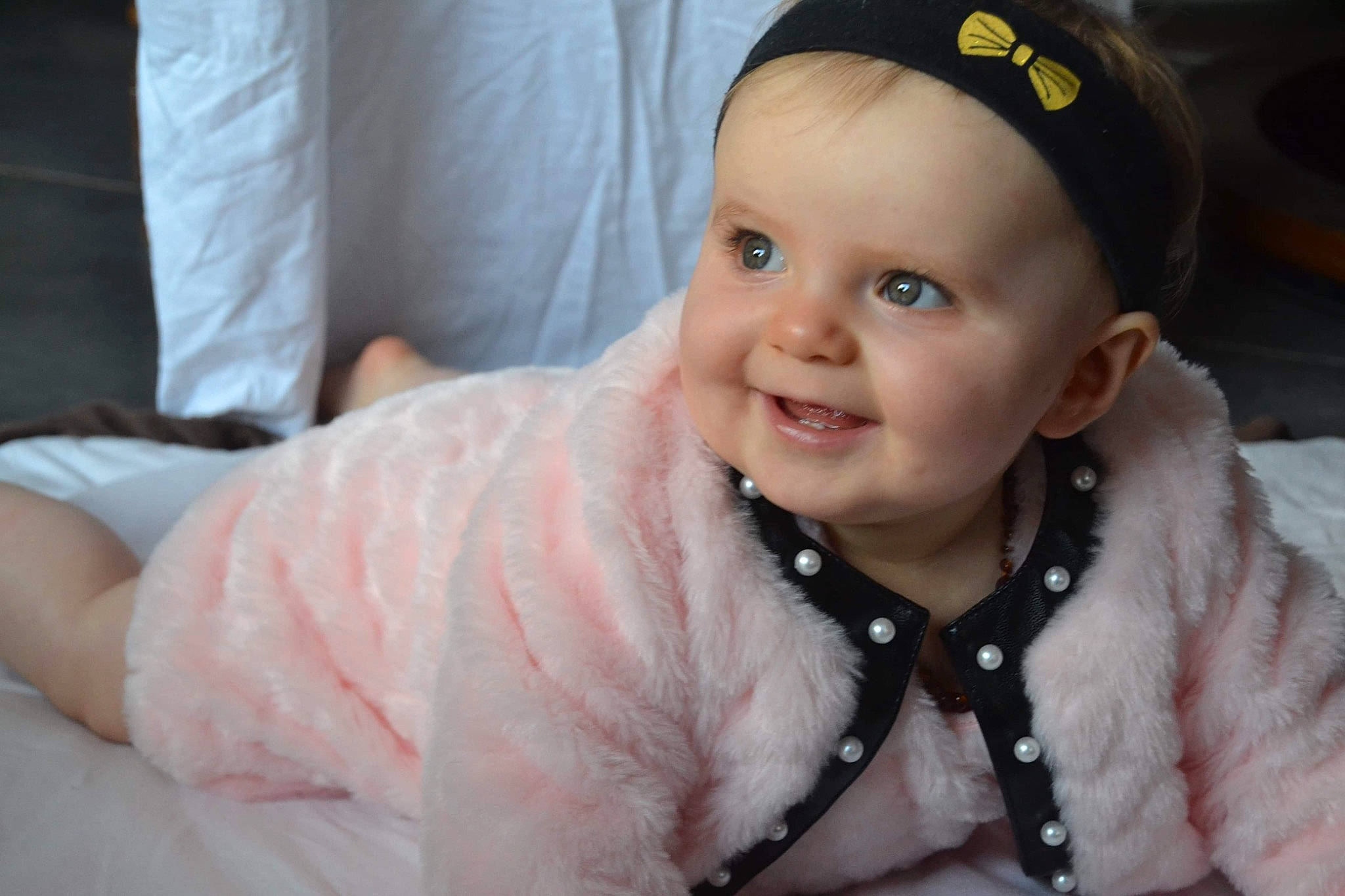 Inaya a rejoint le concours — aidez-le/la à gagner de superbes lots ! baby, cheek, child, eye, face, hair_accessory, head, headgear, joy, lip, mouth, nose, person, pink, skin, smile, toddler