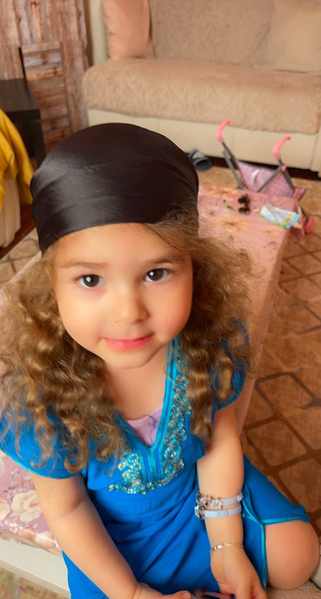 Hilal participe au concours pour gagner de l'argent avec cette photo : black_hair, blue, cap, child, electric_blue, eyebrow, eyelash, face, fashion_accessory, fun, hair_accessory, happy, hat, headgear, headpiece, headwear, jewellery, joy, long_hair, magenta