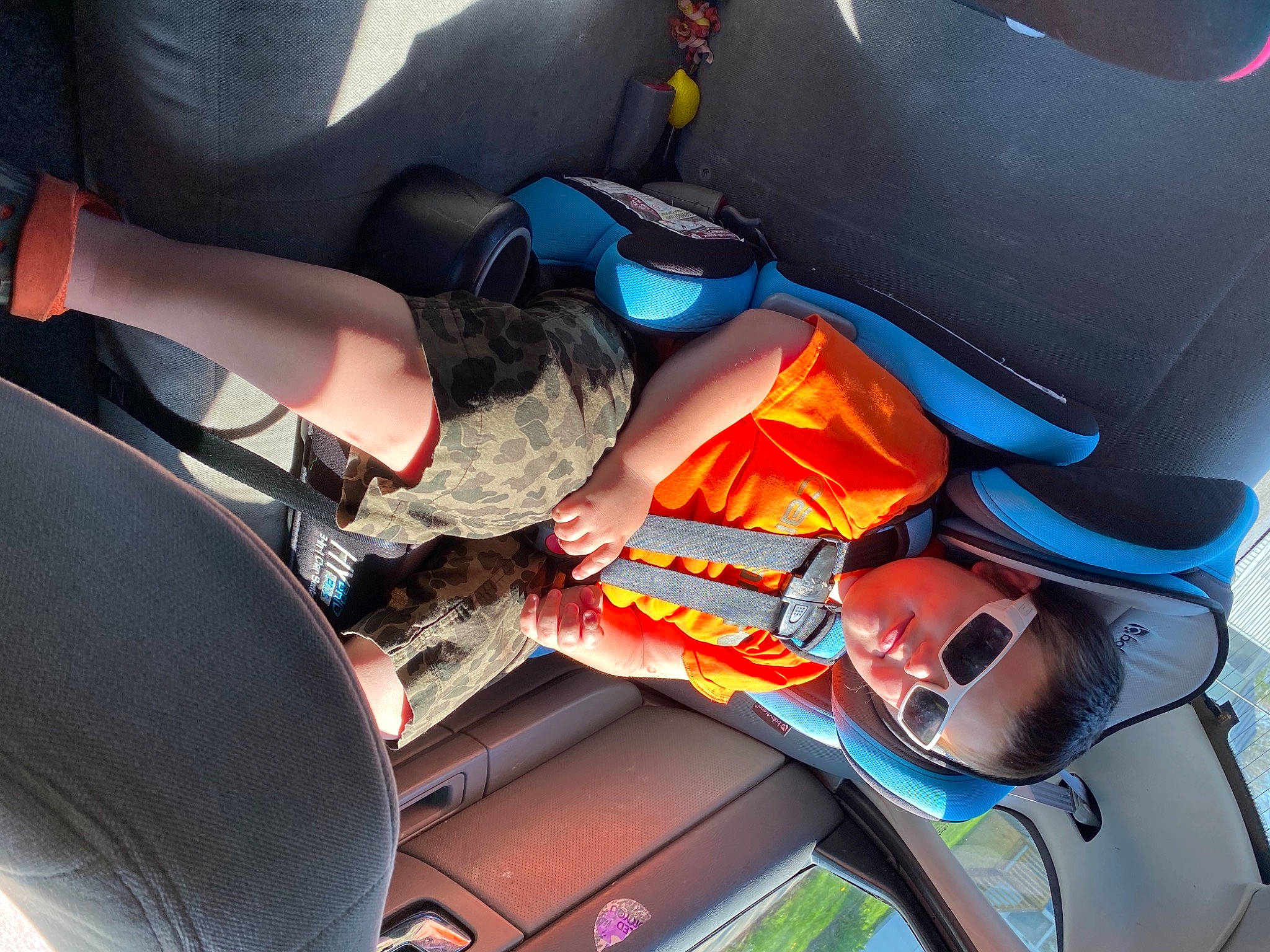 Lincoln is registered to the contest to win money with this photo: auto_part, automotive_design, automotive_exterior, automotive_lighting, automotive_wheel_system, car_seat, car_seat_cover, carmine, comfort, electric_blue, family_car, fun, head_restraint, human_leg, luxury_vehicle, motor_vehicle, person, personal_protective_equipment, service, trunk