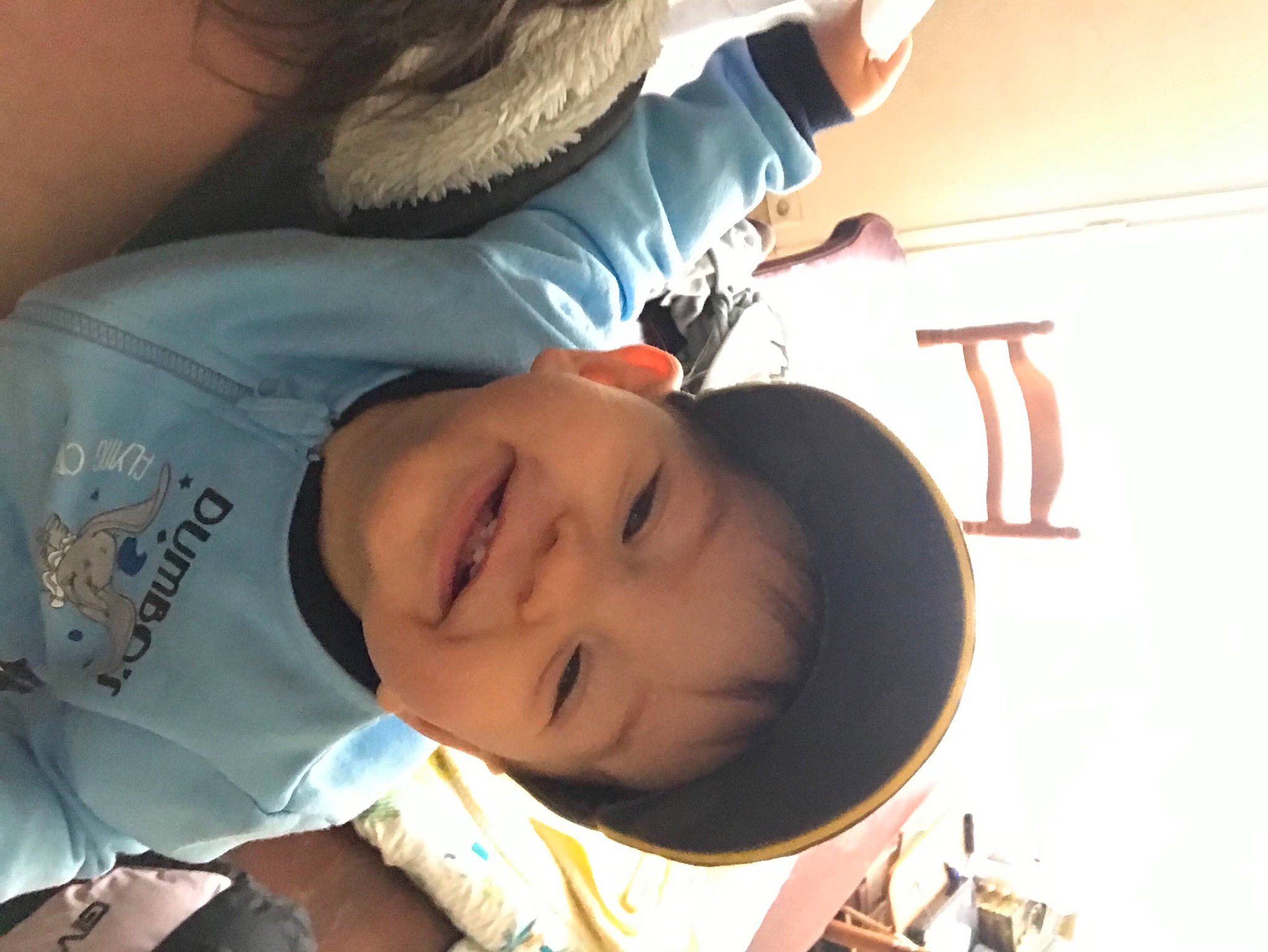 Lucien participe au concours pour gagner de l'argent avec cette photo : black_hair, cheek, cool, ear, elbow, eyebrow, eyelash, forehead, fun, gesture, happy, headgear, jaw, long_hair, mouth, neck, nose, person, skin, smile