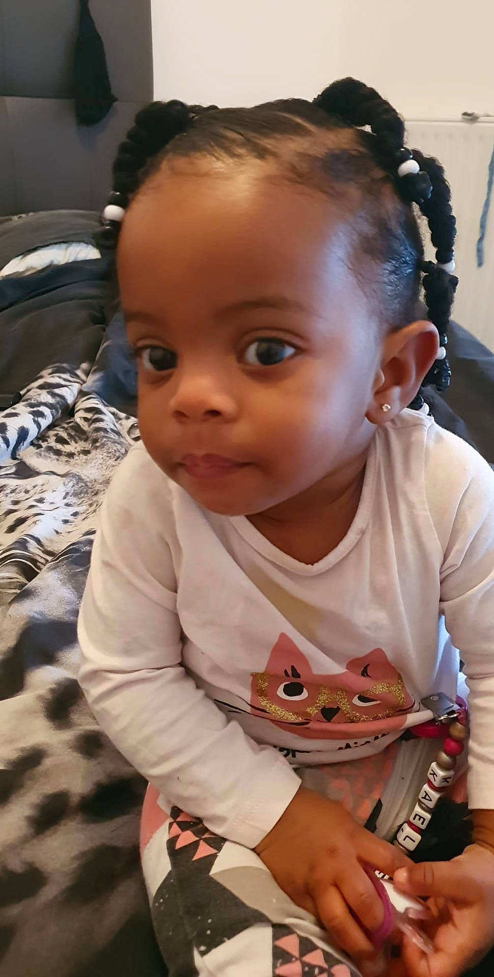 Kaëly participe au concours pour gagner de l'argent avec cette photo : audio_equipment, cheek, cool, ear, eye, eyelash, facial_expression, forehead, gadget, hair, hairstyle, head, hearing, iris, lip, nose, organ, person, skin, smile