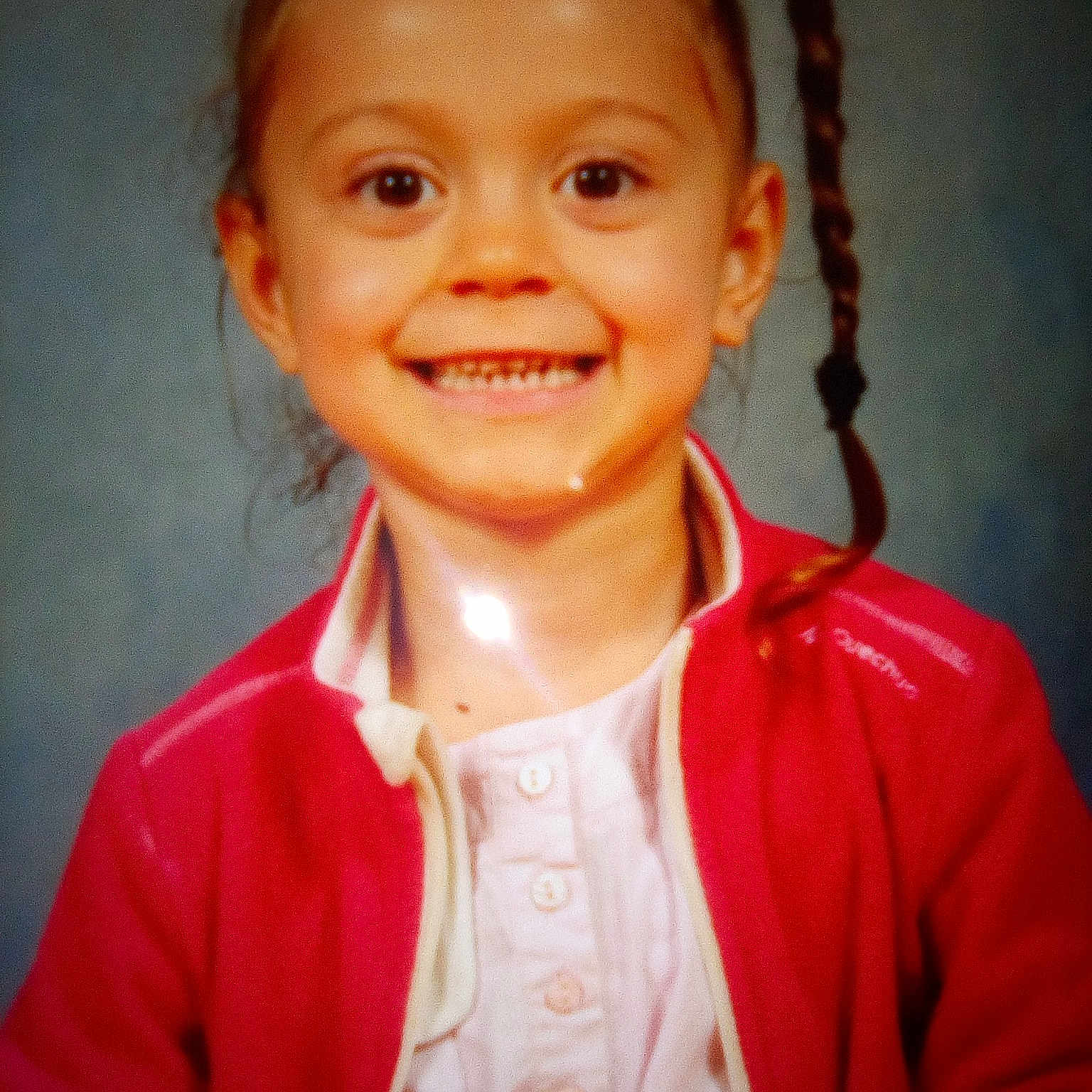 Jena a rejoint le concours — aidez-le/la à gagner de superbes lots ! cheek, child, child_model, chin, ear, facial_expression, forehead, girl, hairstyle, joy, lip, person, portrait, skin, smile, toddler, tooth