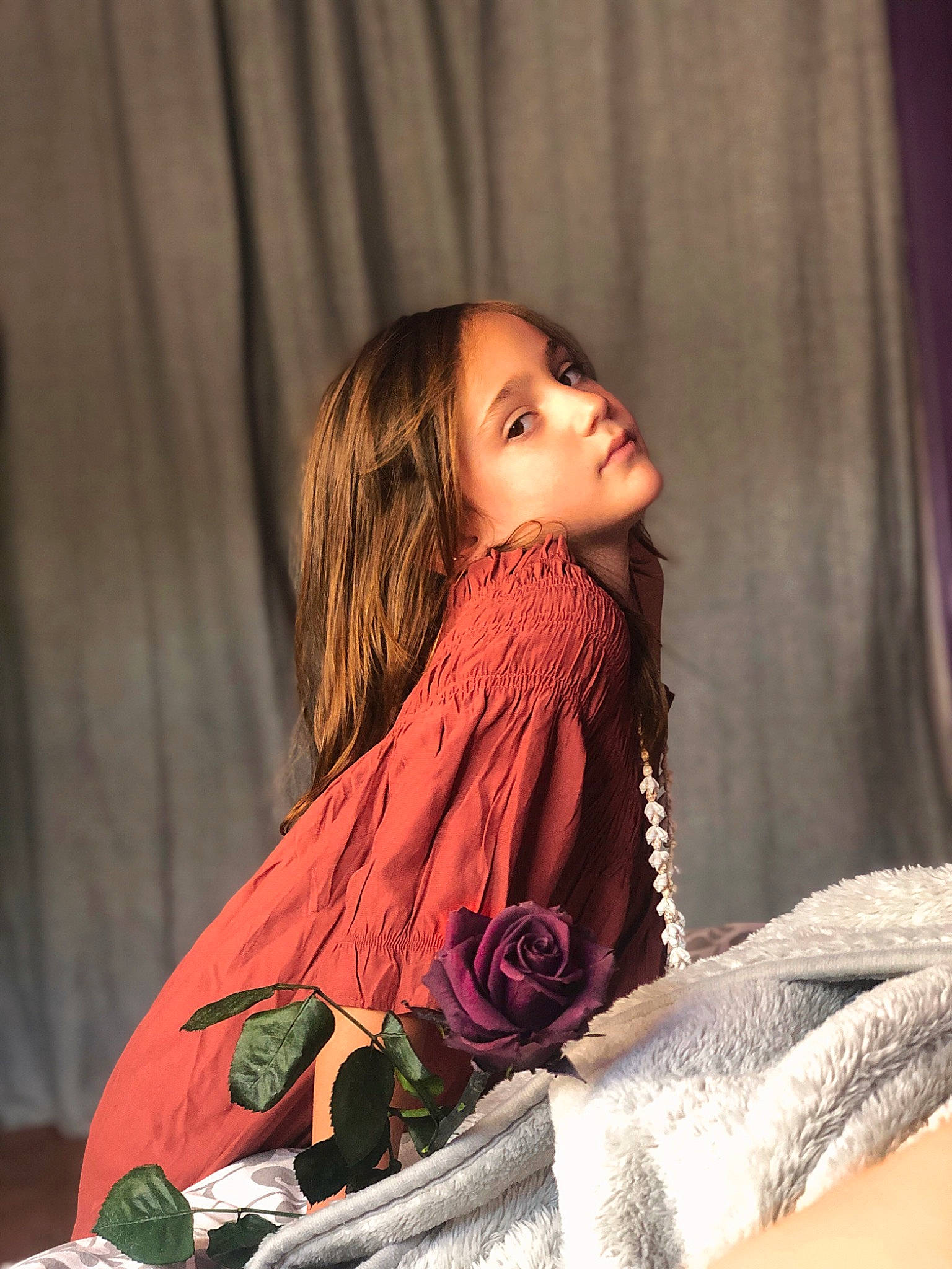 Leana a rejoint le concours — aidez-le/la à gagner de superbes lots ! beauty, brown_hair, child, child_model, dress, fashion, fashion_design, fawn, long_hair, model, peach, person, photo_shoot, photography