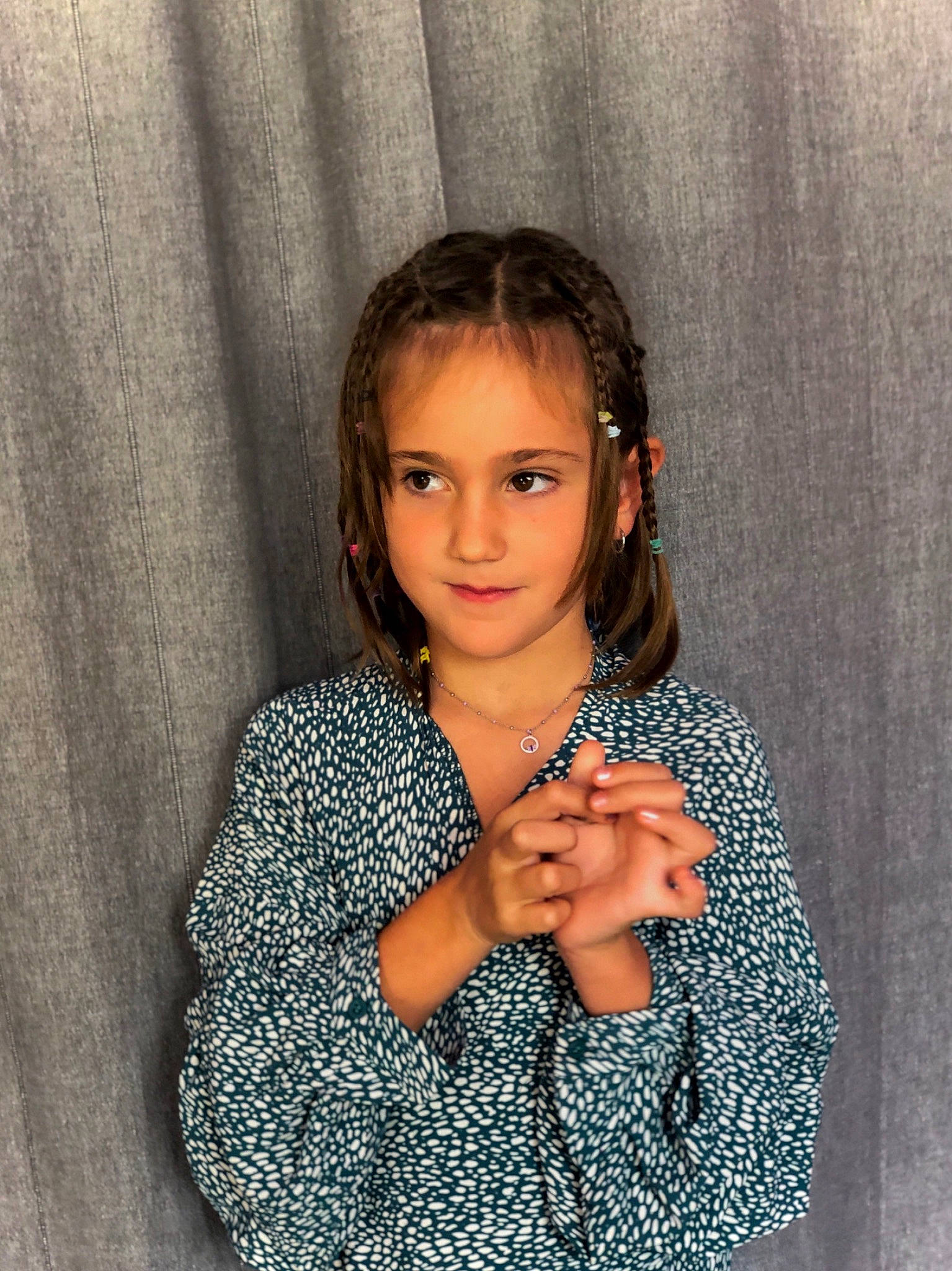 Leana a rejoint le concours — aidez-le/la à gagner de superbes lots ! brown_hair, cheek, child, child_model, eye, face, gesture, hair, hairstyle, lip, nose, person, photography, smile, toddler