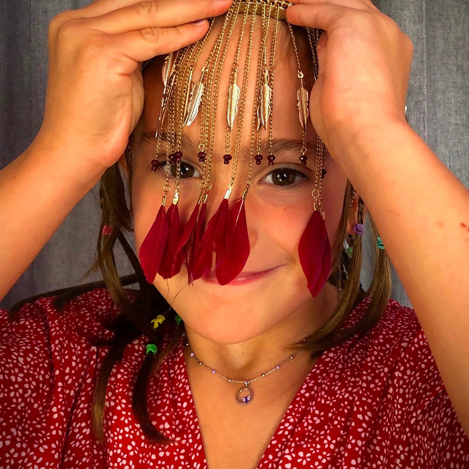 Leana participe au concours pour gagner de l'argent avec cette photo : costume, eye, face, fashion_accessory, hand, head, headgear, headpiece, lip, mask, mouth, nail, tradition