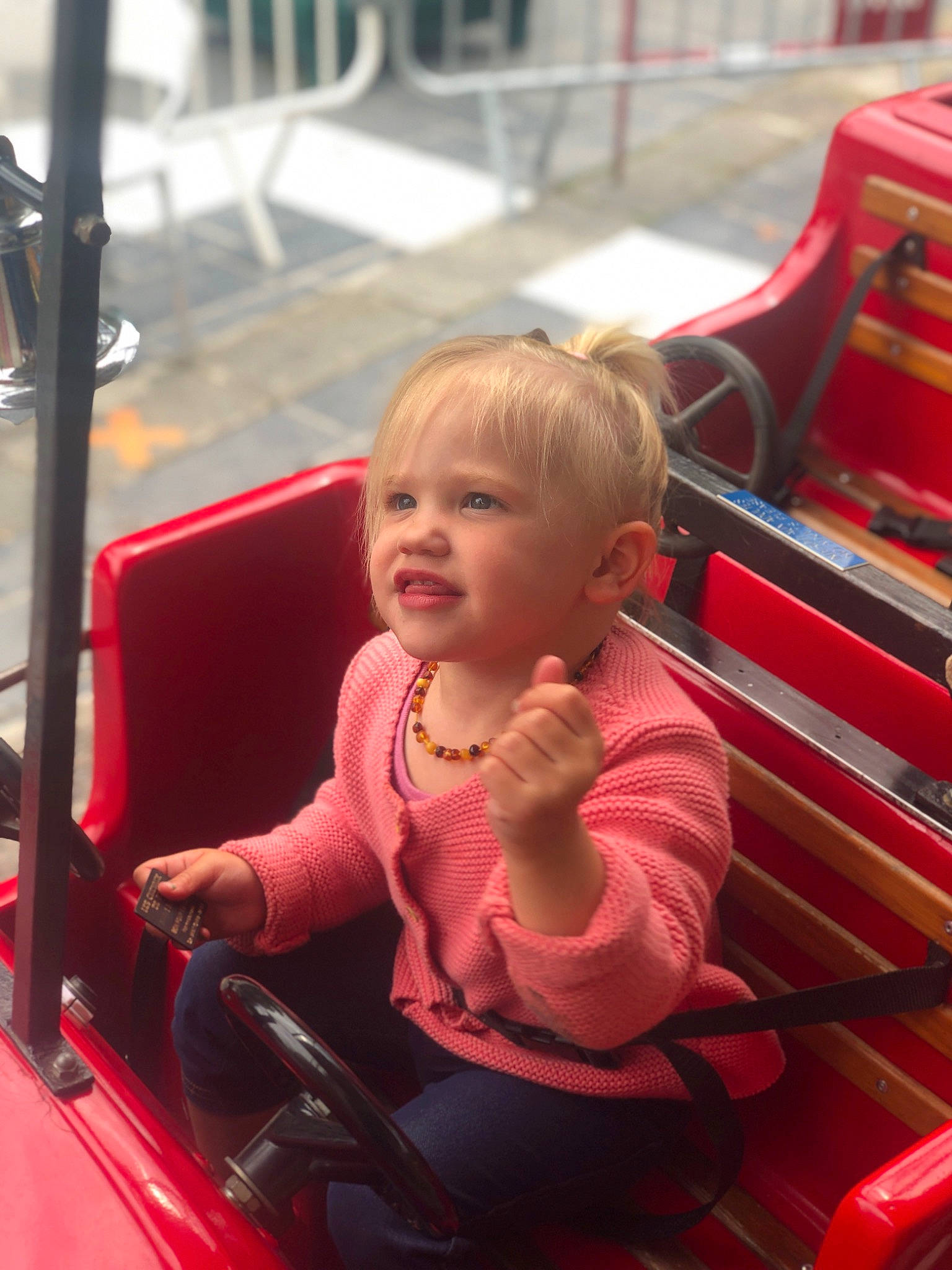 Malyssa a rejoint le concours — aidez-le/la à gagner de superbes lots ! baby, car, child, fun, leisure, person, pink, play, playground, recreation, red, sitting, skin, smile, toddler, vacation, vehicle
