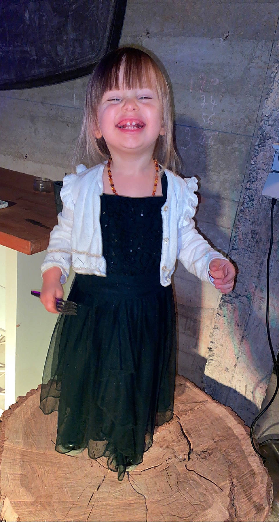 Kenza a rejoint le concours — aidez-le/la à gagner de superbes lots ! beauty, clothing, day_dress, embellishment, fashion, fashion_design, formal_wear, hairstyle, happy, joy, long_hair, neck, person, pink, shoulder, sleeve, smile, standing, street_fashion, textile