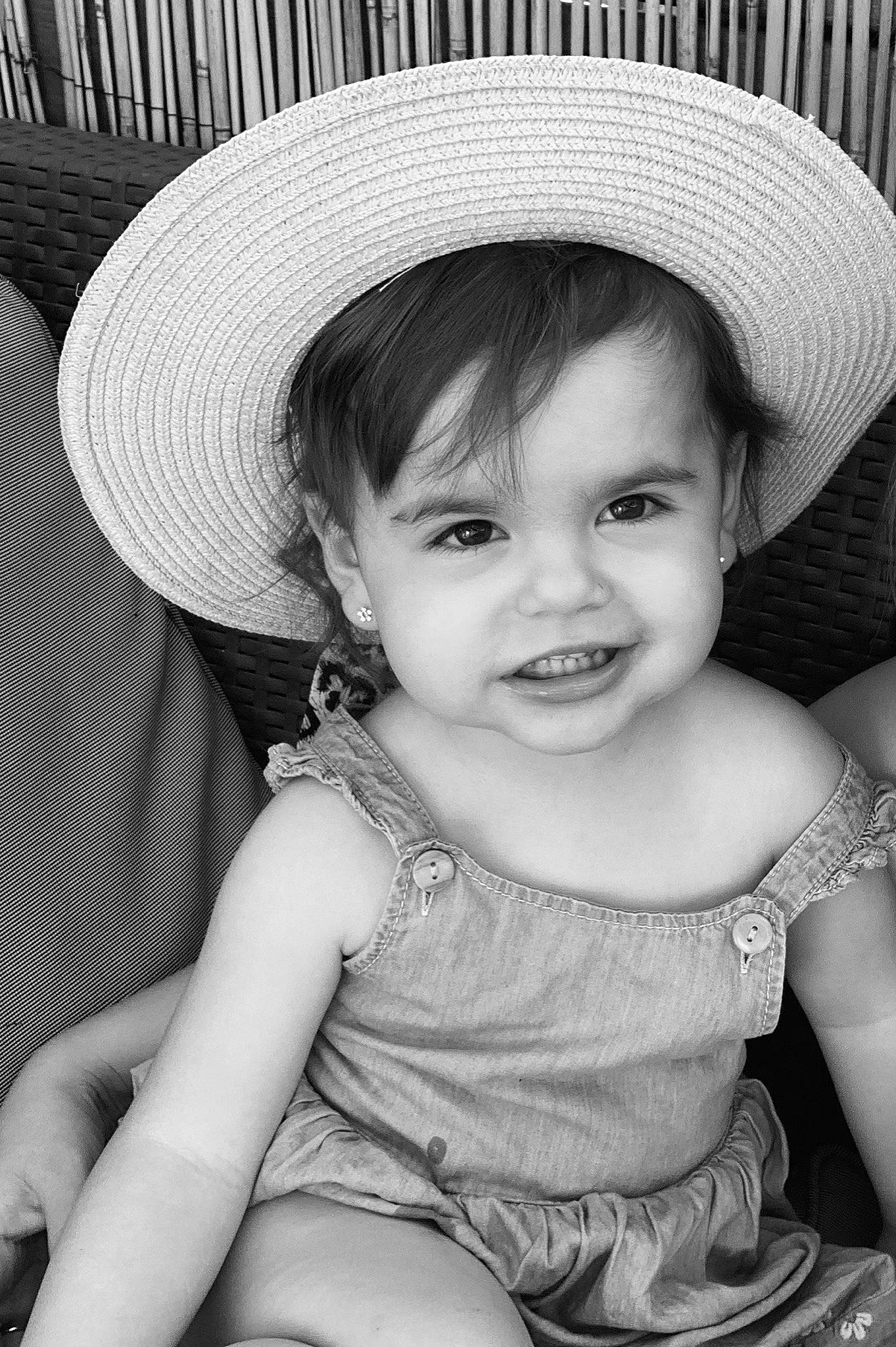 Apryl participe au concours pour gagner de l'argent avec cette photo : black, black_and_white, chin, cool, costume_hat, eye, flash_photography, happy, hat, headgear, iris, lip, organ, person, photograph, skin, smile, style, sun_hat, toddler