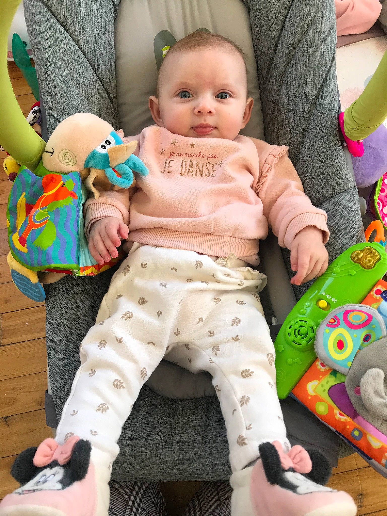 Layanna participe au concours pour gagner de l'argent avec cette photo : baby, baby_products, baby_toddler_clothing, child, person, play, sitting, skin, toddler, toy