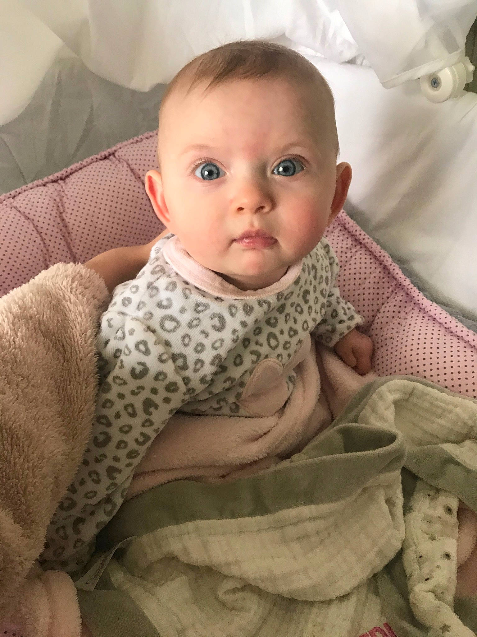 Layanna participe au concours pour gagner de l'argent avec cette photo : baby, baby_products, blanket, cheek, child, eye, face, forehead, head, iris, linens, lip, mouth, neck, nose, person, product, skin, smile, textile