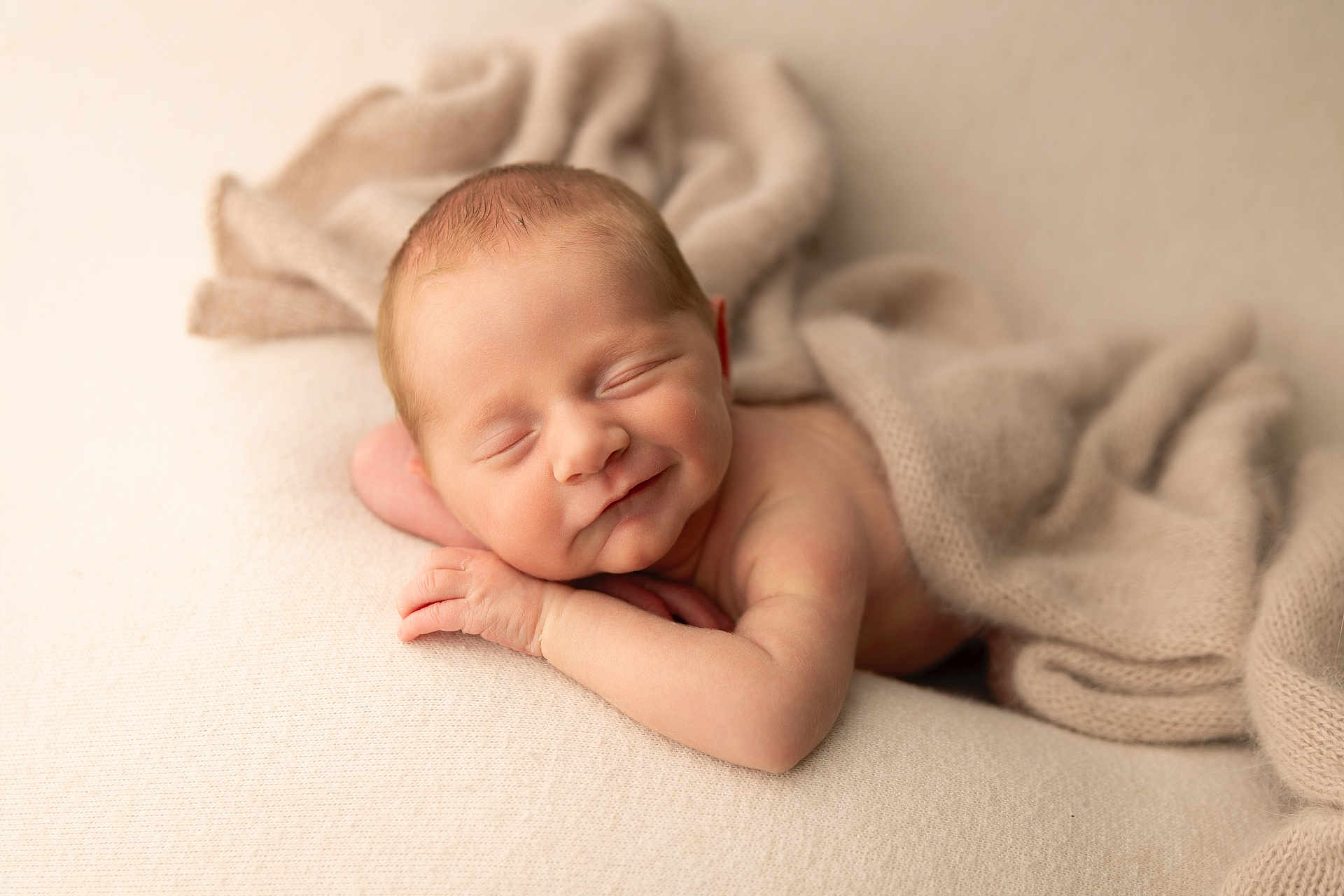 Agathe participe au concours pour gagner de l'argent avec cette photo : newborn, baby, sleeping, smiling, blanket, soft_texture, cozy, infant, peaceful, resting, skin, head, hand, portrait, closeup, warm_lighting, fabric, cute, child, indoors