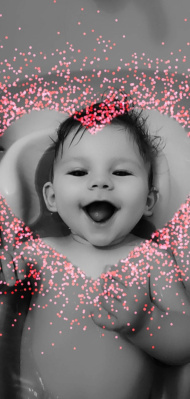 Kaydënn a rejoint le concours — aidez-le/la à gagner de superbes lots ! cheek, chin, eye, eyebrow, face, facial_expression, flash_photography, hairstyle, happy, head, iris, lip, mouth, organ, people_in_nature, person, photograph, pink, product, skin