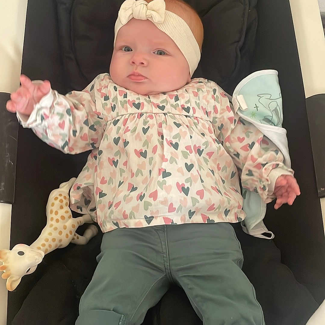 Mahée participe au concours pour gagner de l'argent avec cette photo : baby, clothing, coat, crib, cushion, face, footwear, furniture, hat, head, homedecor, hosiery, infantbed, jacket, pants, person, photography, portrait, shoe, sock