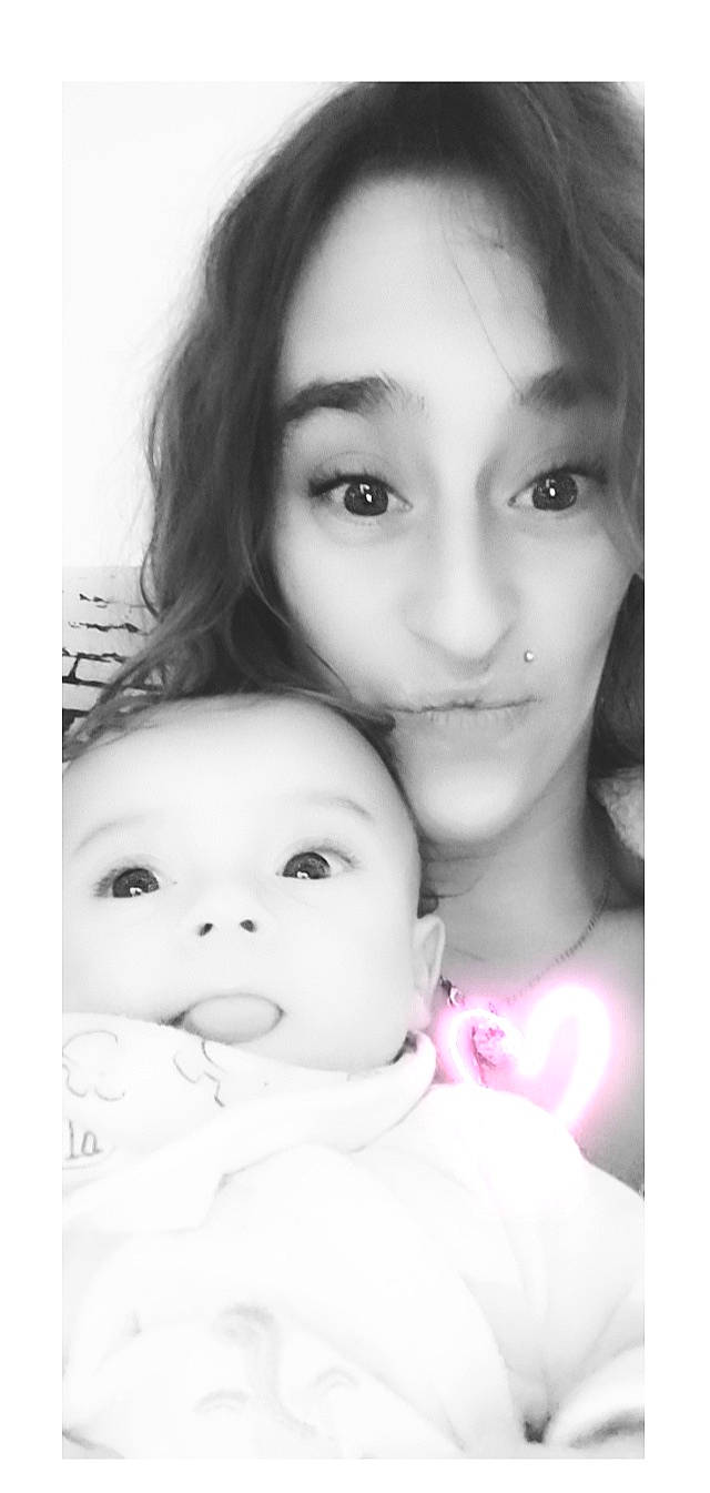 James participe au concours pour gagner de l'argent avec cette photo : baby, beauty, cheek, child, chin, eye, eyebrow, eyelash, gesture, happy, iris, lip, monochrome_photography, mouth, nose, organ, people, person, photograph, skin