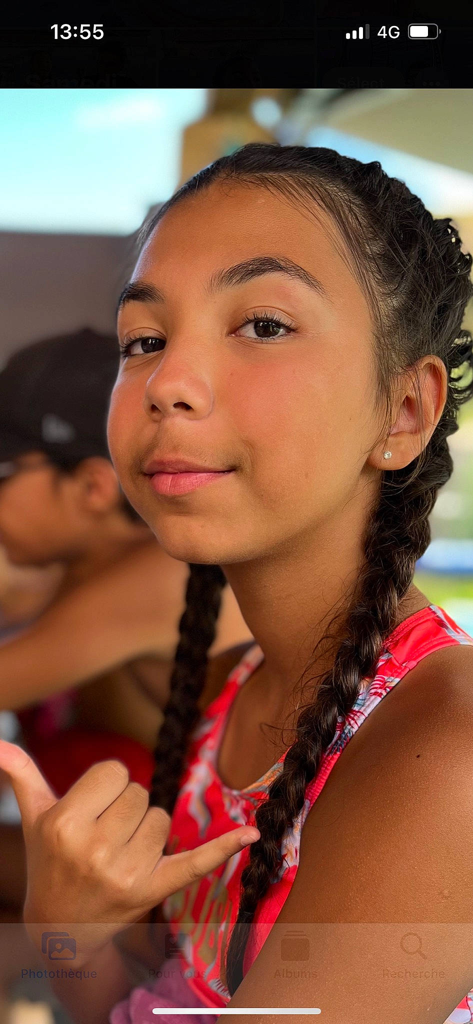 Maéva participe au concours pour gagner de l'argent avec cette photo : black_hair, cheek, chin, ear, eyebrow, eyelash, facial_expression, forehead, fun, gesture, hairstyle, happy, lip, long_hair, neck, nose, organ, people, person, skin