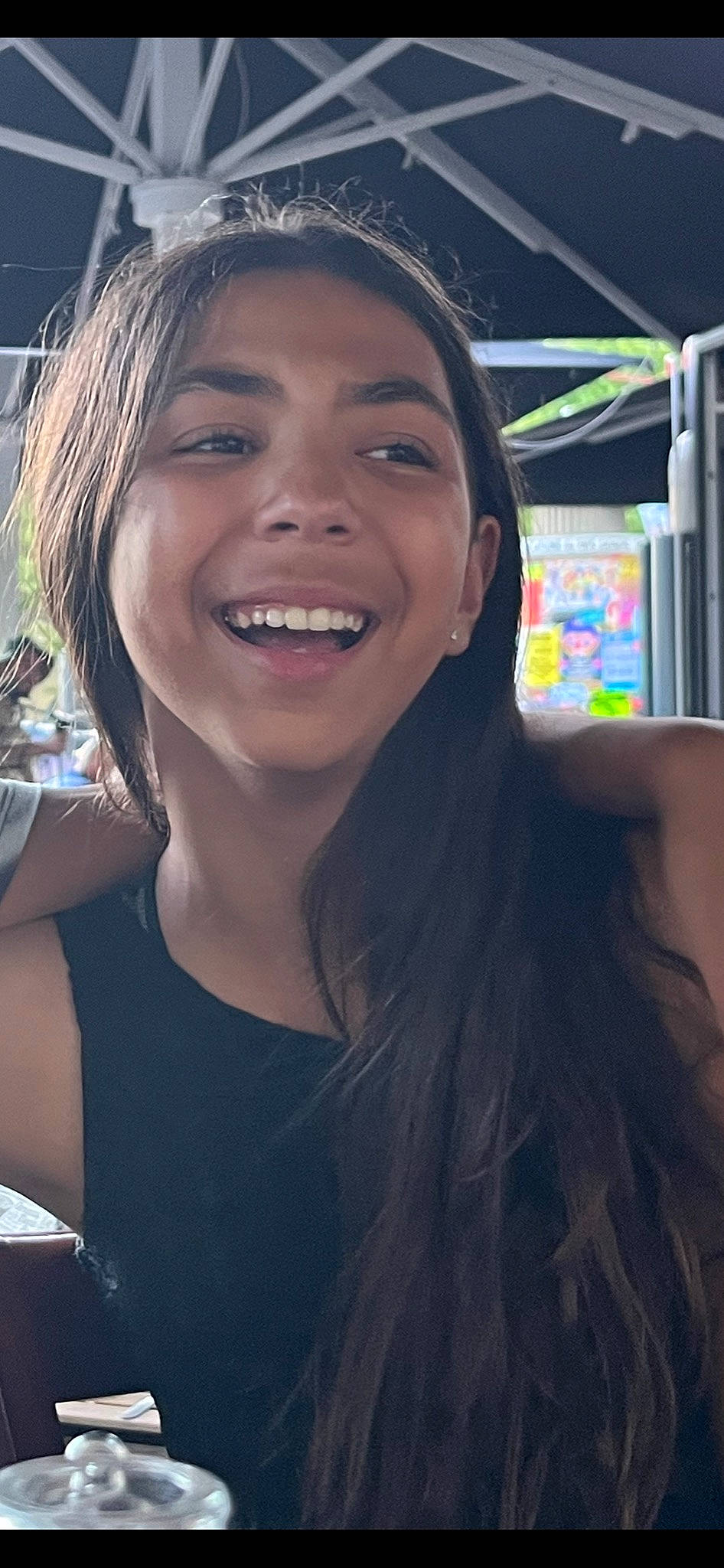 Maéva participe au concours pour gagner de l'argent avec cette photo : chin, eye, eyebrow, eyelash, eyewear, fashion, flash_photography, forehead, hairstyle, happy, headwear, iris, jaw, joy, lip, mouth, neck, nose, person, skin