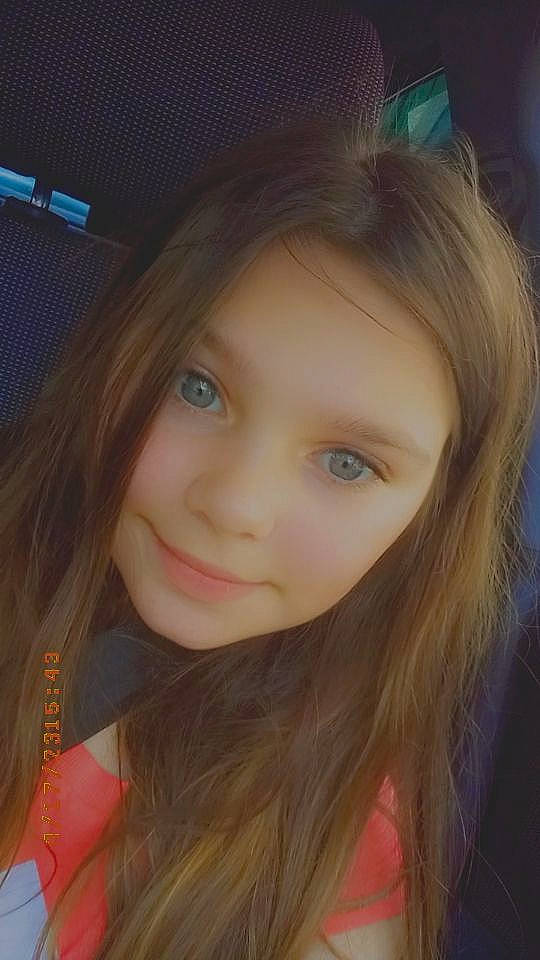 Gaëtane a rejoint le concours — aidez-le/la à gagner de superbes lots ! black_hair, blond, brown_hair, cheek, child, chin, electric_blue, eyebrow, eyelash, flash_photography, fun, happy, iris, jaw, joy, layered_hair, lip, long_hair, nose, person