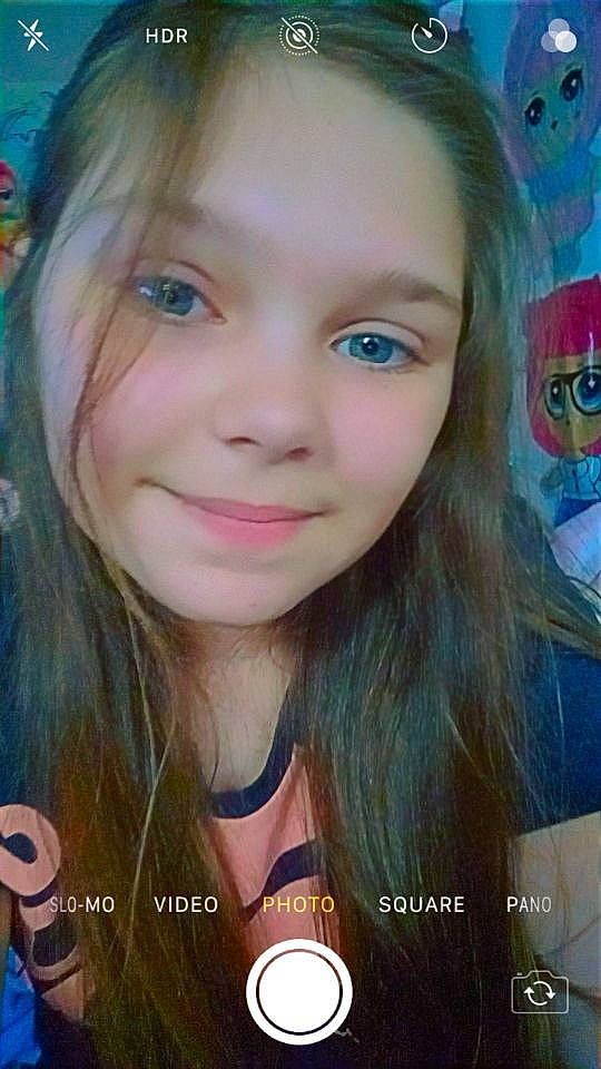 Gaëtane a rejoint le concours — aidez-le/la à gagner de superbes lots ! bangs, beauty, cheek, child, chin, eye, eyebrow, eyelash, forehead, hair, happy, iris, jaw, joy, lip, long_hair, mouth, nose, person, skin