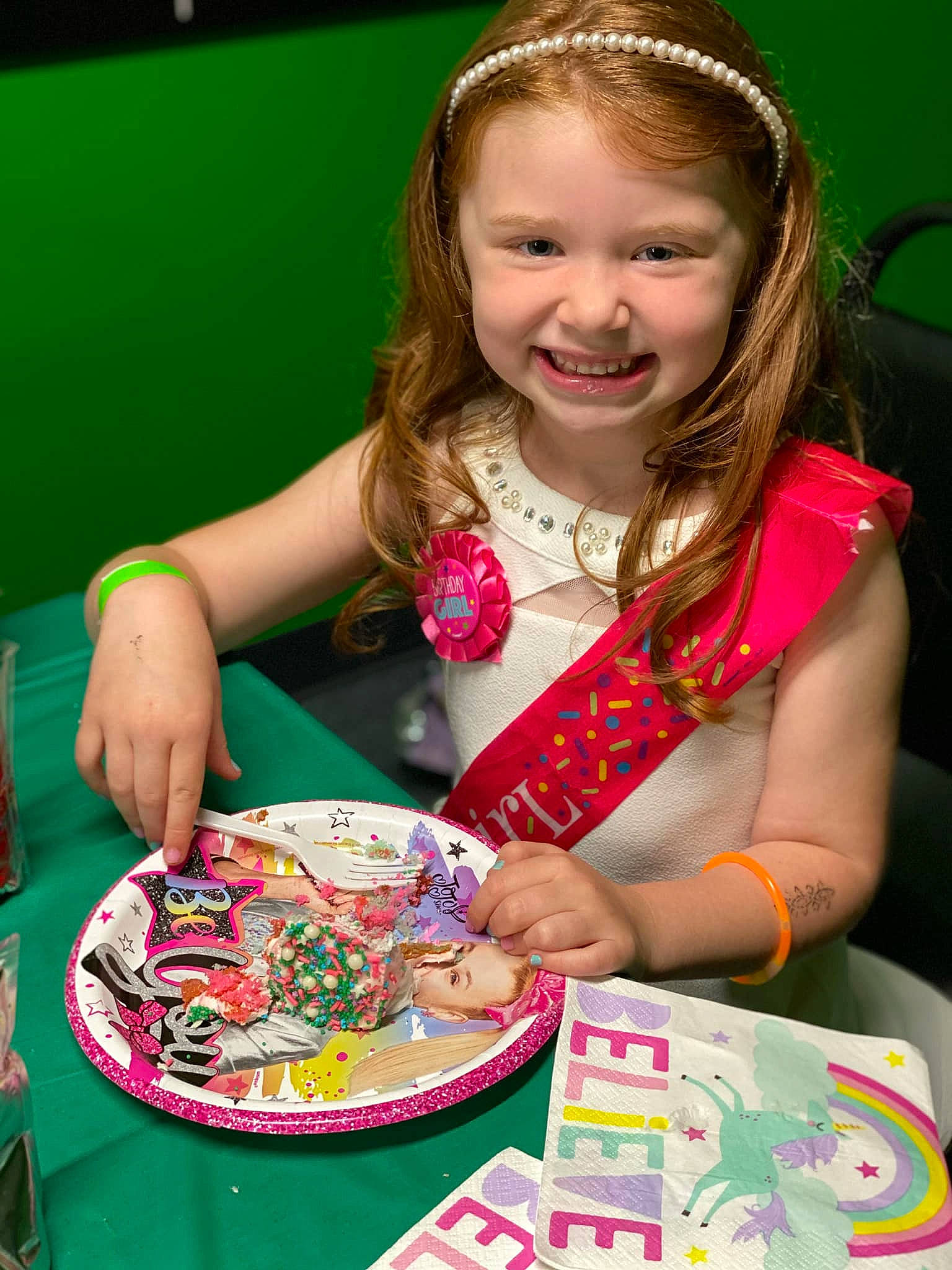 Emma is registered to the contest to win money with this photo: beauty, chair, child, event, food, fun, green, hairstyle, happy, indoor_games_and_sports, joy, leisure, person, plate, play, recreation, sharing, smile, sweetness, table