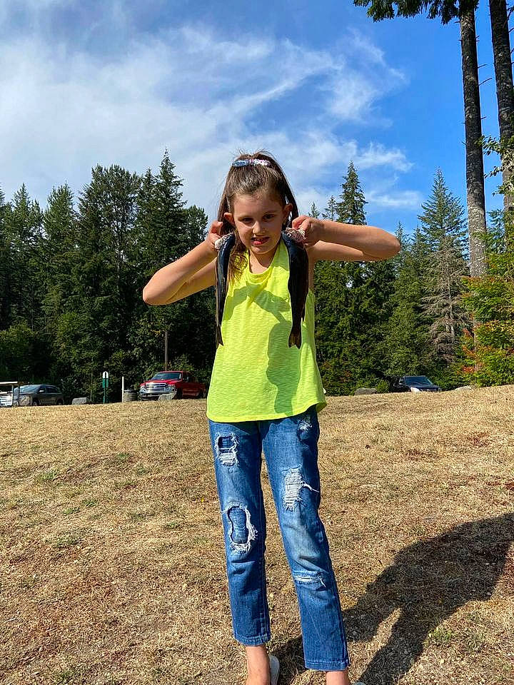 Hannah is registered to the contest to win money with this photo: azure, cloud, denim, electric_blue, fun, gesture, grass, grassland, happy, jeans, joy, landscape, leisure, natural_landscape, people_in_nature, person, recreation, sky, travel, tree