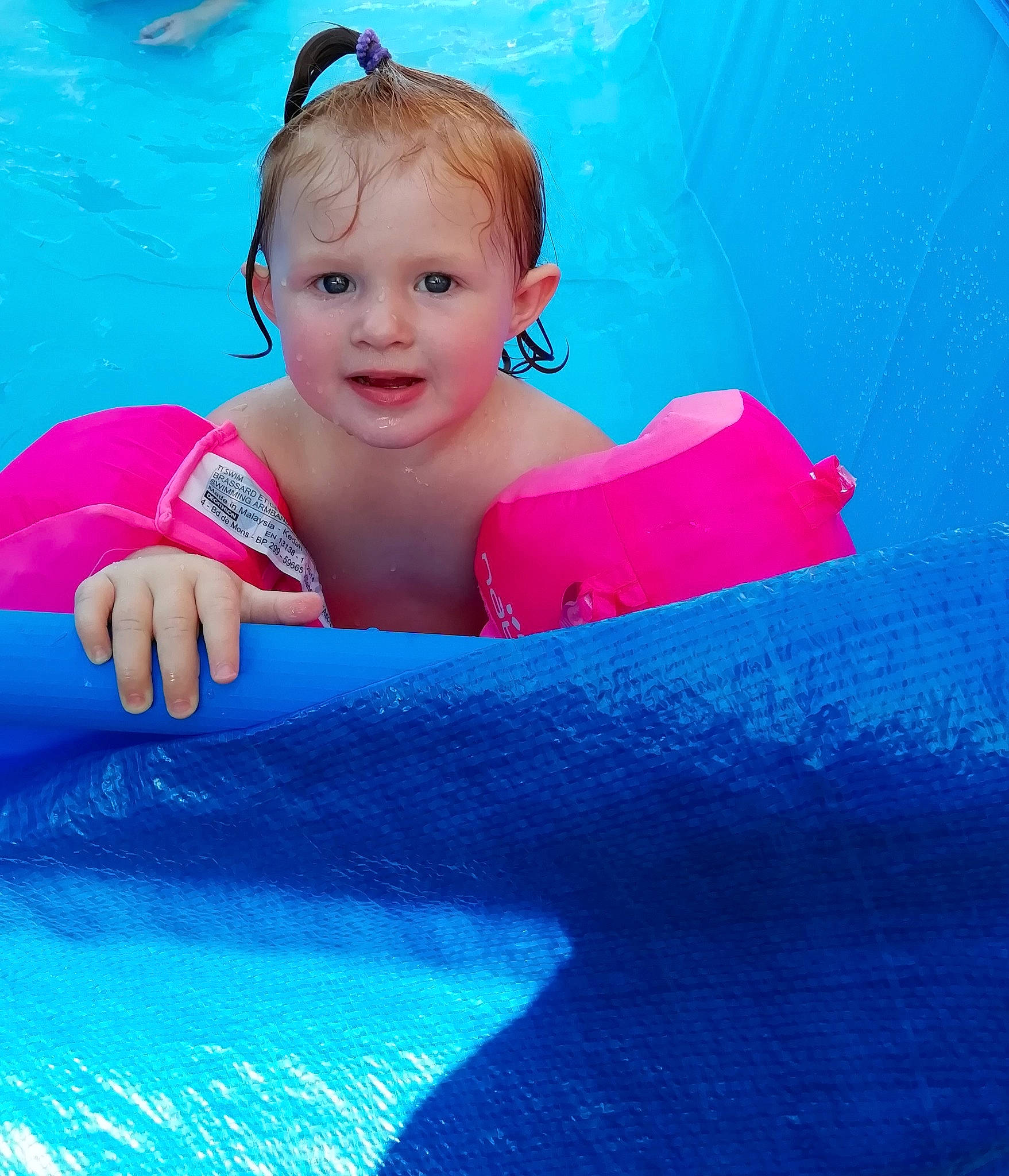 Juline a rejoint le concours — aidez-le/la à gagner de superbes lots ! aqua, baby, baby_products, blue, child, face, fun, games, inflatable, leisure, person, pink, play, product, recreation, skin, smile, summer, swimming_pool, toddler