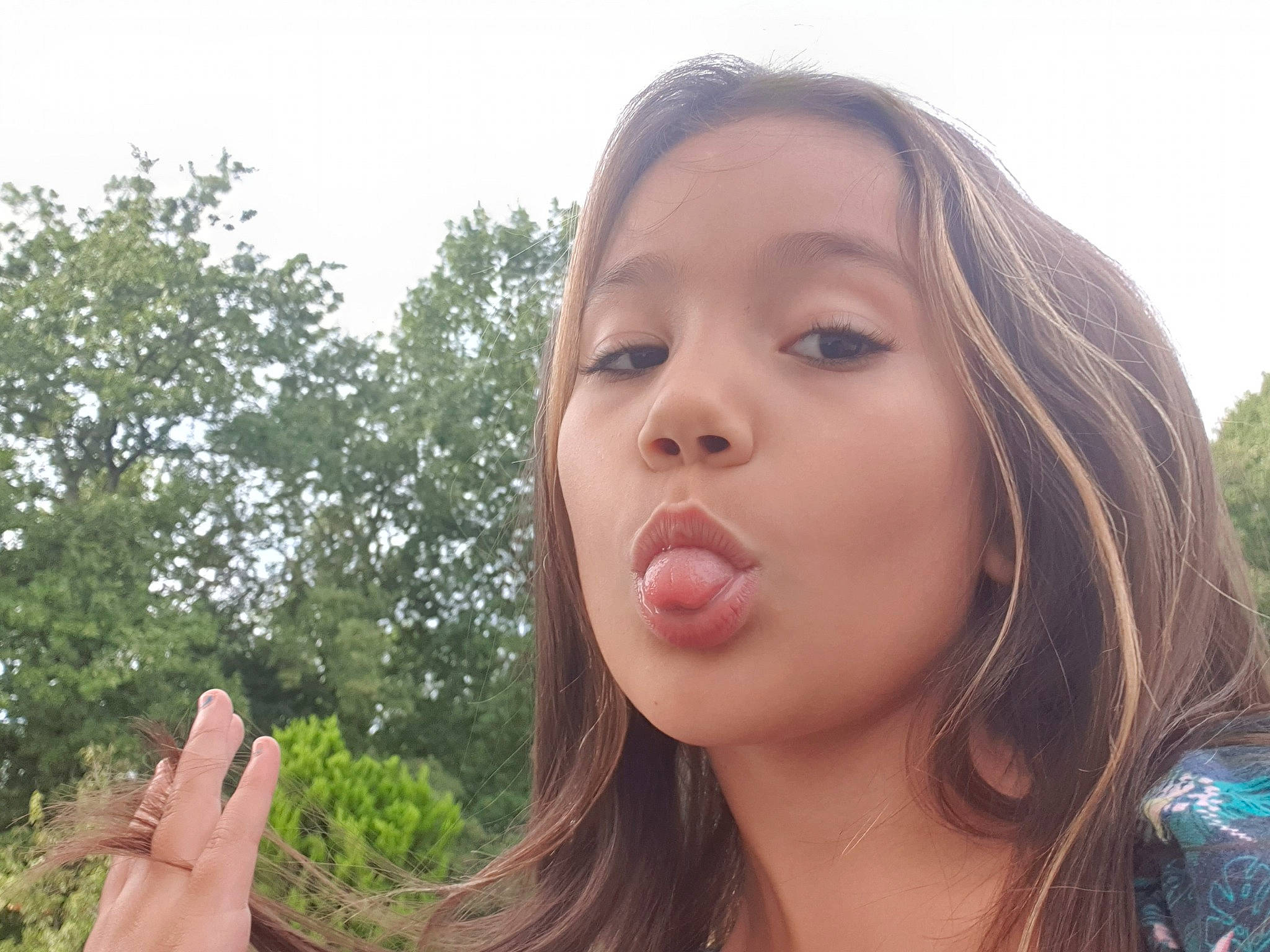 Lunna a rejoint le concours — aidez-le/la à gagner de superbes lots ! blond, eyebrow, eyelash, fun, gesture, grass, happy, jaw, layered_hair, leisure, lip, long_hair, neck, nose, people_in_nature, person, skin, sky, step_cutting, thumb