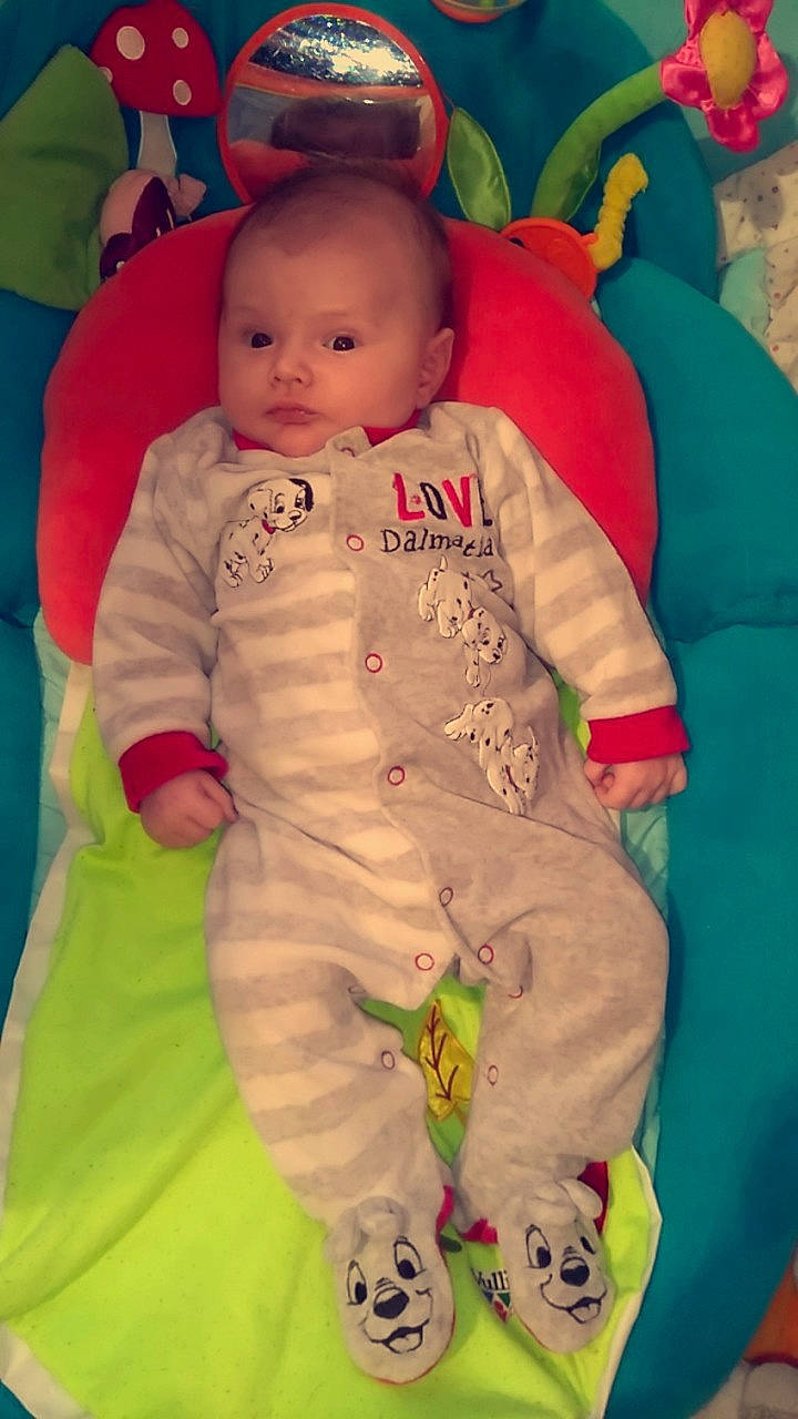 Ludjé a rejoint le concours — aidez-le/la à gagner de superbes lots ! baby_products, child, day, fun, infant, iris, person, pink, play, product, skin, smile, stuffed_toy, textile, toddler, toy