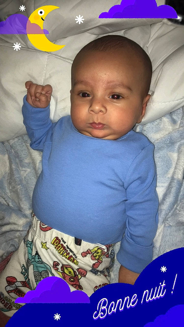 Ismael participe au concours pour gagner de l'argent avec cette photo : azure, baby, baby_toddler_clothing, cheek, comfort, facial_expression, finger, happy, iris, lip, mouth, nose, person, product, skin, sleeve, smile, t_shirt, textile, toddler