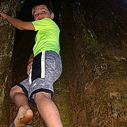 Elric is registered to the contest to win money with this photo: adventure, fun, leg, recreation, tree