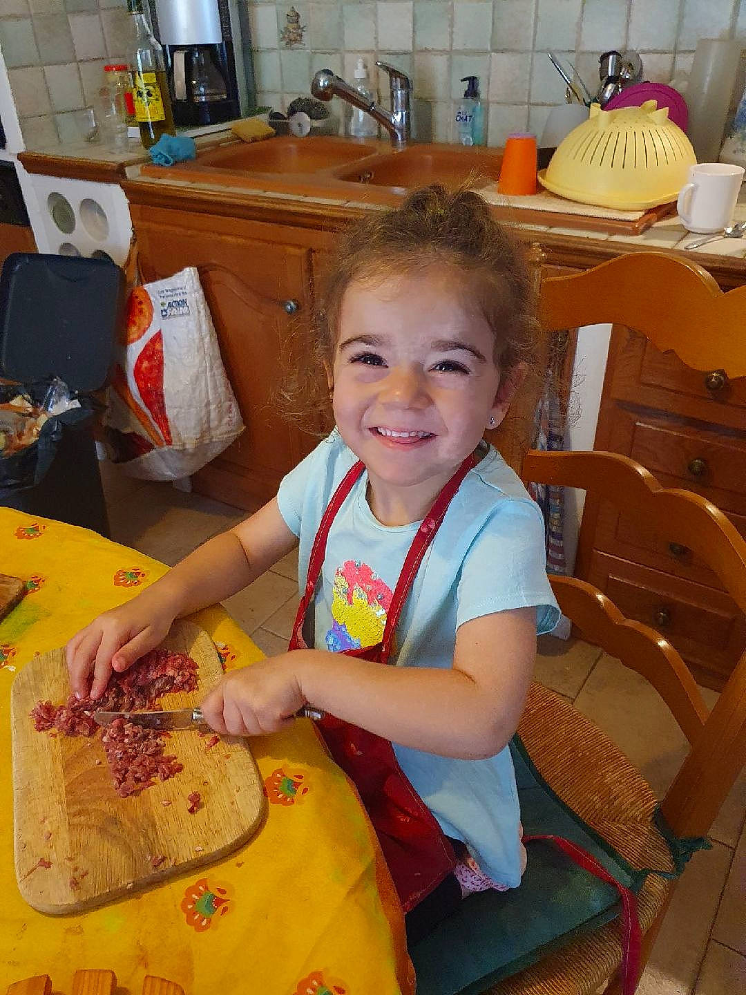 Charlotte participe au concours pour gagner de l'argent avec cette photo : child, joy, person, toddler, yellow