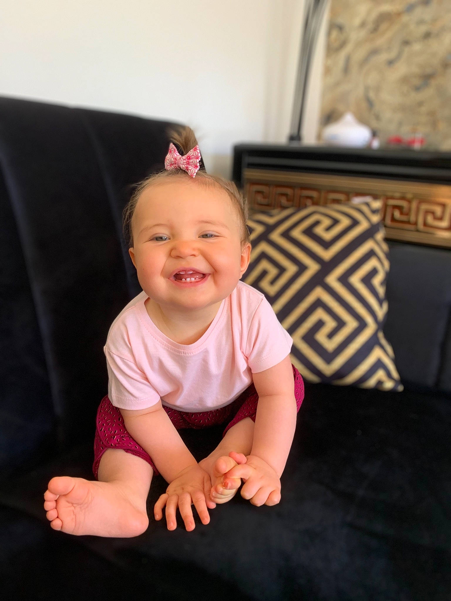 Iryna a rejoint le concours — aidez-le/la à gagner de superbes lots ! arm, baby, cheek, child, face, facial_expression, finger, fun, furniture, glasses, happy, head, joy, leg, people, person, pink, sitting, skin, smile