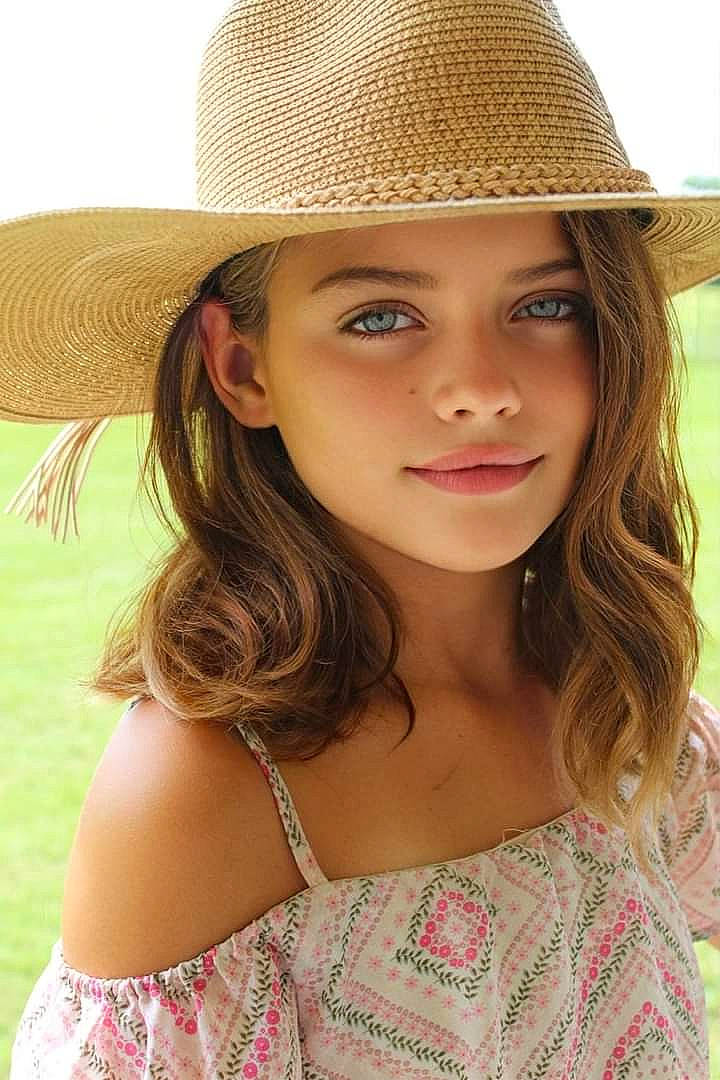 Melanie May is registered to the contest to win money with this photo: chin, clothing, eye, eyebrow, eyelash, fedora, flash_photography, hairstyle, happy, hat, head, headgear, headwear, iris, joy, lip, neck, people_in_nature, person, skin