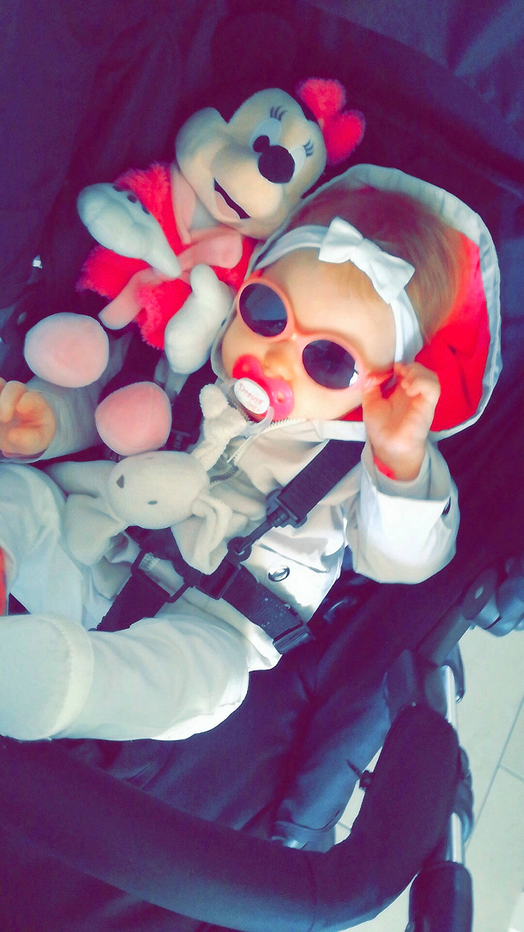 Jade participe au concours pour gagner de l'argent avec cette photo : animation, art, child, fictional_character, illustration, person, red, smile, stuffed_toy, toy