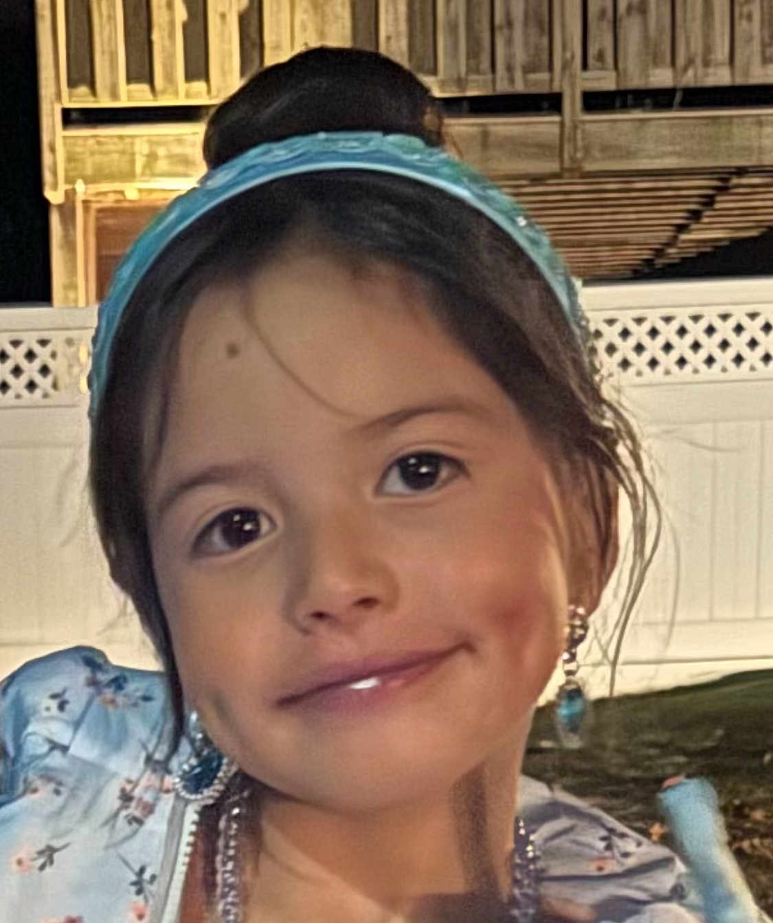 Royalty Goicochea is registered to the contest to win money with this photo: accessories, baseballcap, bonnet, cap, child, clothing, earring, face, female, girl, happy, hat, head, jeans, jewelry, pants, person, photography, portrait, smile