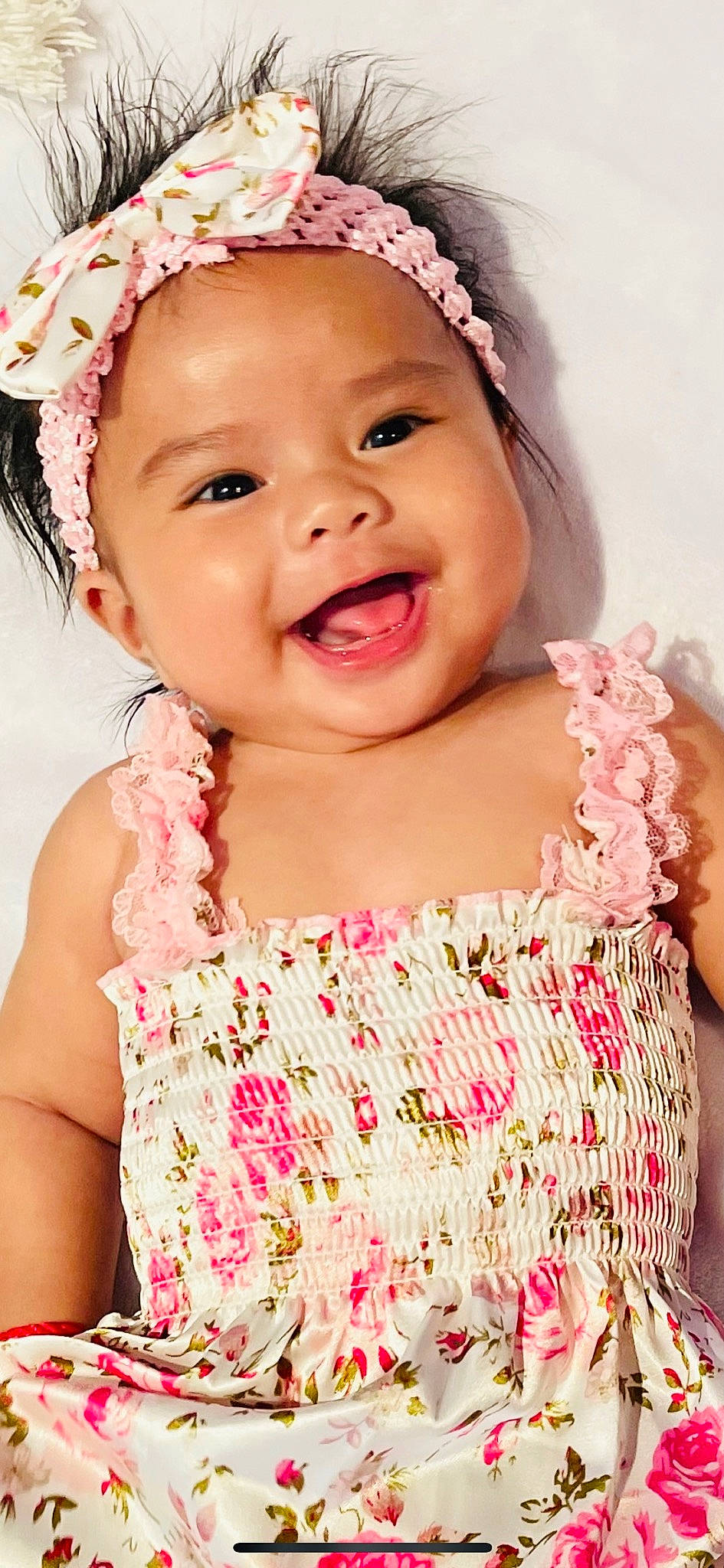 Penaranda participe au concours pour gagner de l'argent avec cette photo : baby_toddler_clothing, chin, dress, embellishment, eye, eyebrow, face, flash_photography, hair, happy, head, headgear, headwear, iris, lip, neck, person, pink, skin, sleeve