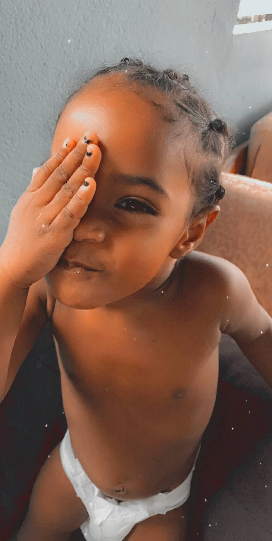 Maëlla a rejoint le concours — aidez-le/la à gagner de superbes lots ! abdomen, bathing, black, black_hair, cheek, chest, child, finger, joint, lip, muscle, nail, neck, organ, peach, person, shoulder, skin, stomach, tan