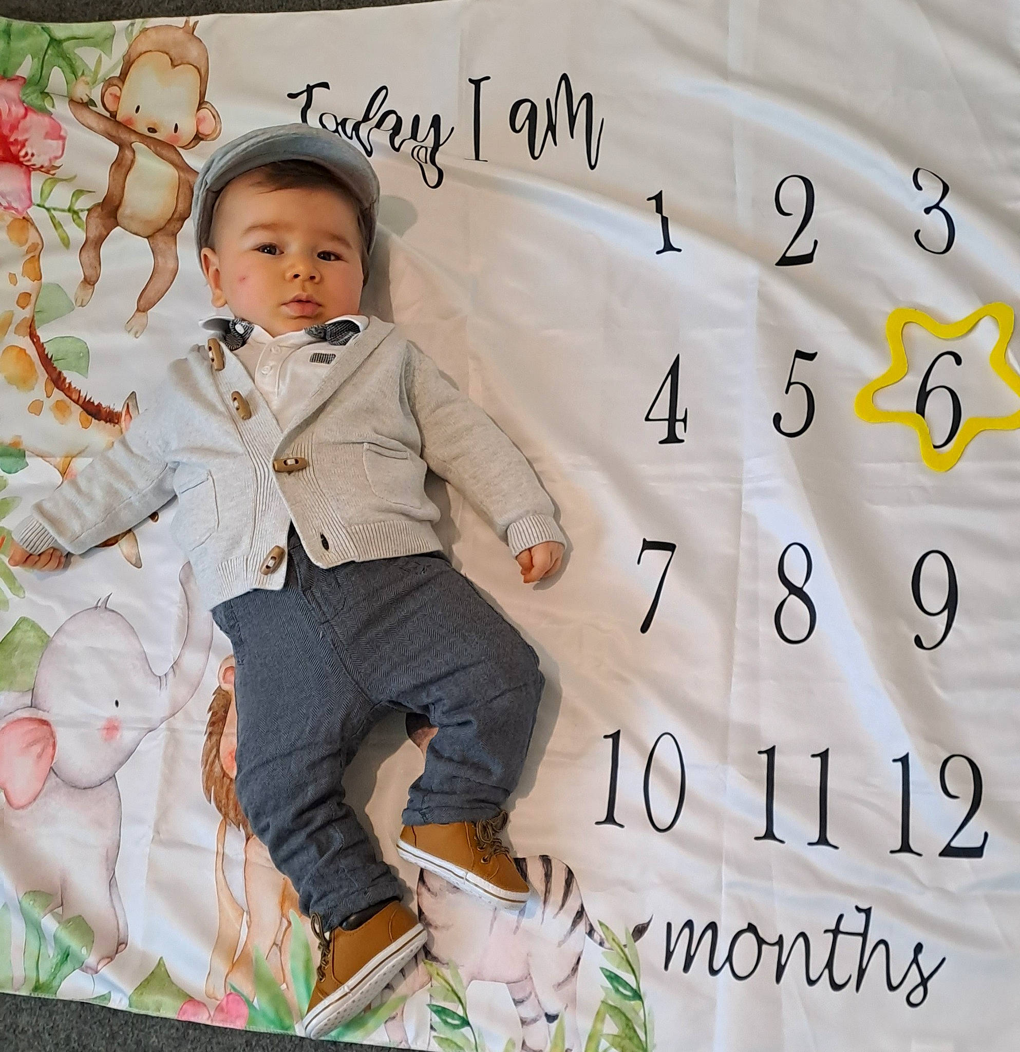 Leny participe au concours pour gagner de l'argent avec cette photo : baby_toddler_clothing, blazer, chair, child, collar, dress_shirt, font, formal_wear, happy, illustration, linens, pattern, person, product, rectangle, room, sitting, sleeve, suit, toddler