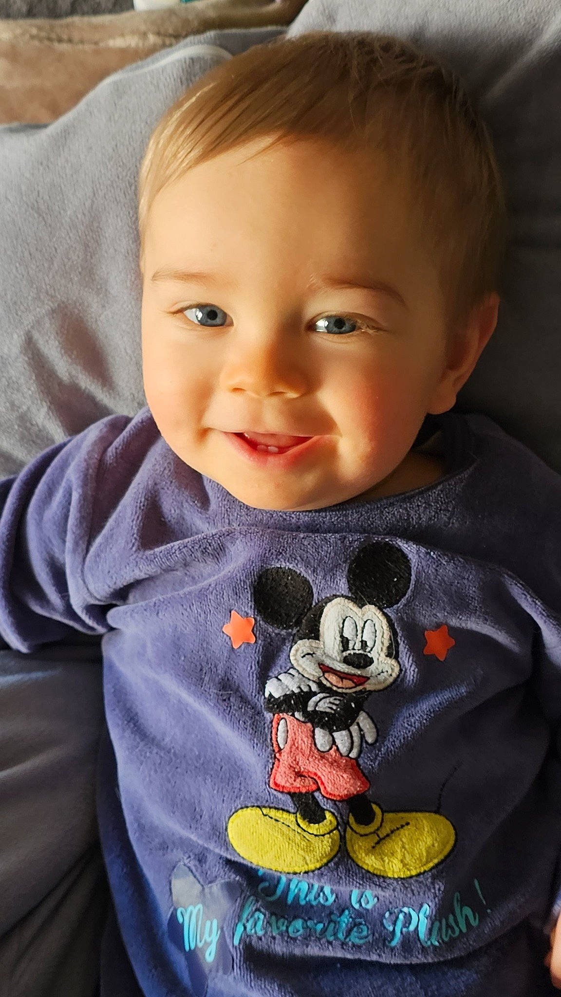 Lowen a rejoint le concours — aidez-le/la à gagner de superbes lots ! arm, baby, baby_toddler_clothing, cheek, cool, eyelash, happy, head, iris, lip, mouth, nose, organ, outerwear, person, skin, sleeve, smile, t_shirt, toddler