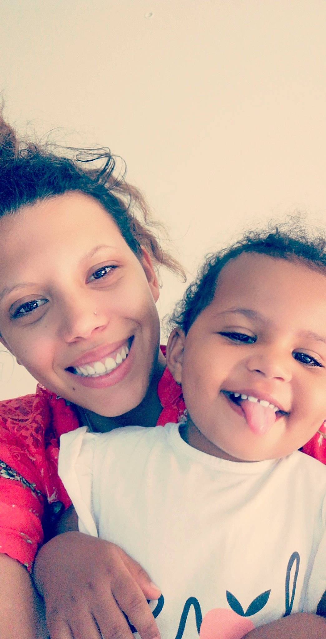 Ahyna a rejoint le concours — aidez-le/la à gagner de superbes lots ! beauty, cheek, child, chin, eye, eyebrow, face, facial_expression, forehead, fun, hair, happy, head, joy, lip, nose, people, person, selfie, skin