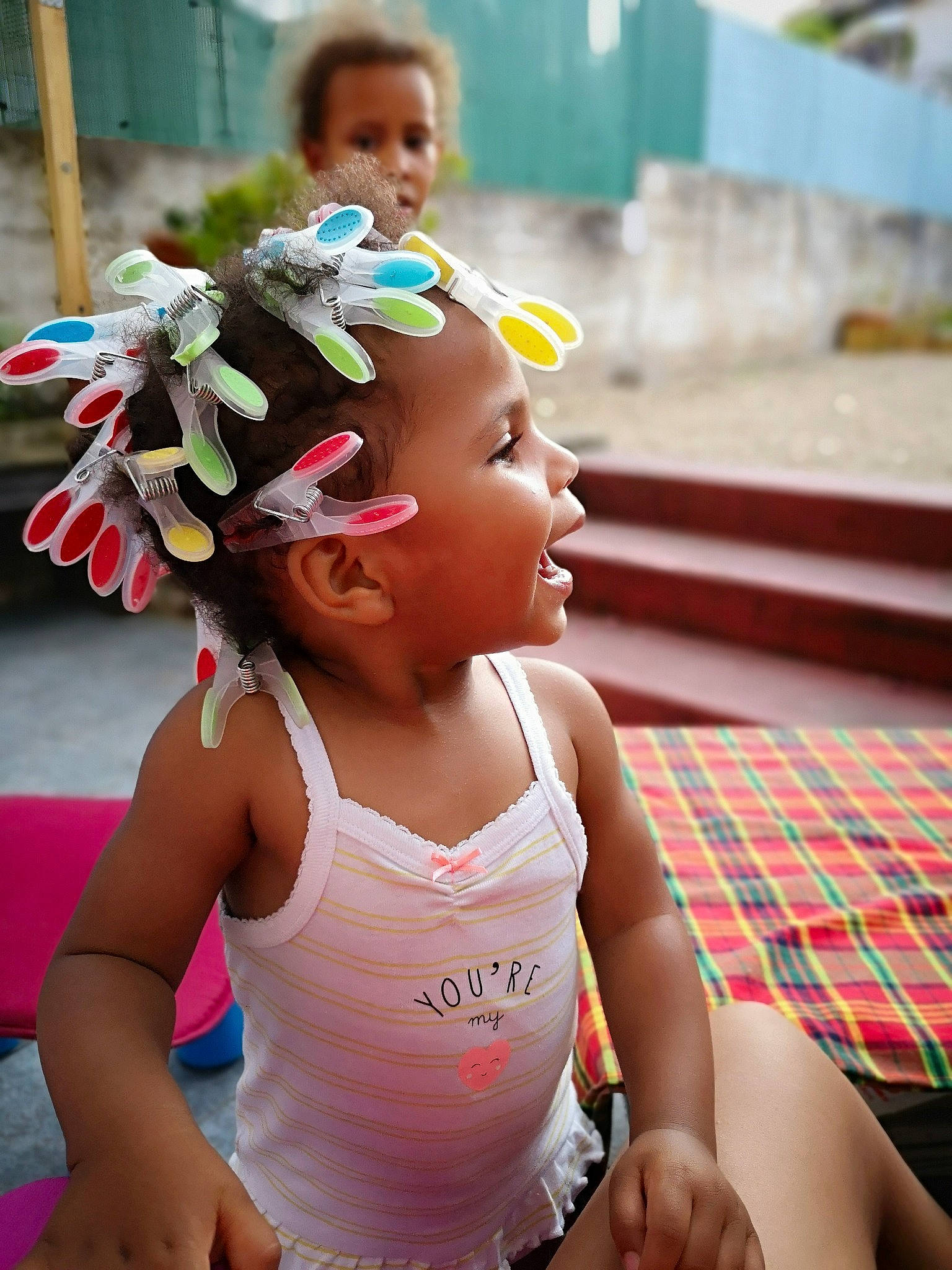 Ahyna a rejoint le concours — aidez-le/la à gagner de superbes lots ! baby, child, fashion_accessory, fun, hair_accessory, happy, headband, headgear, person, pink, play, smile, summer, toddler, vacation