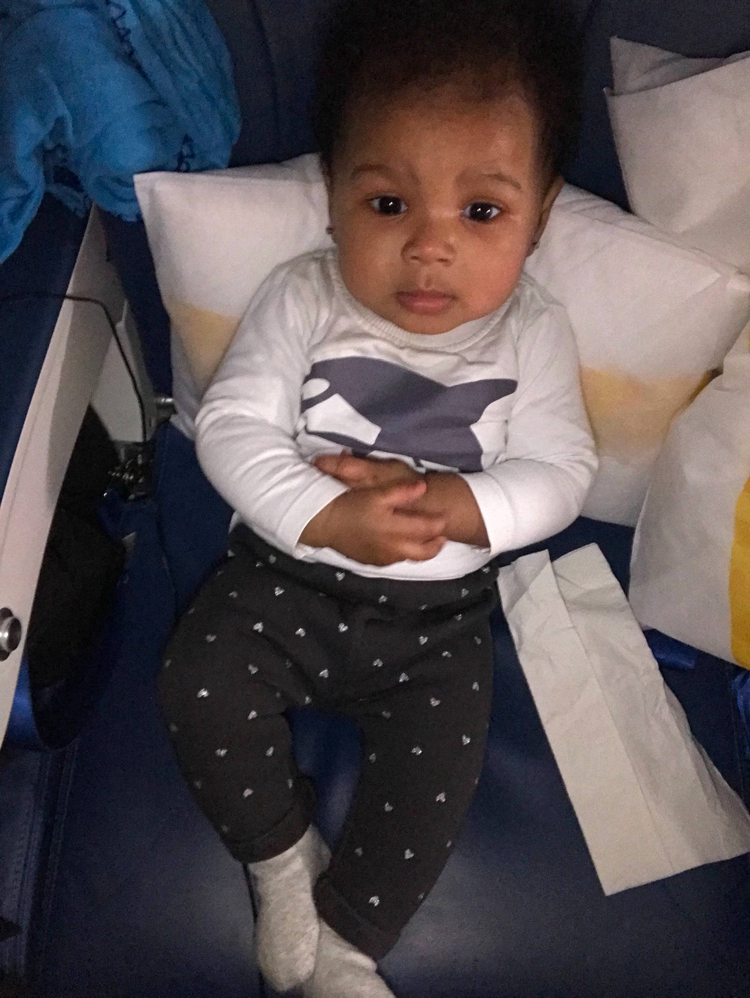 Tyhana a rejoint le concours — aidez-le/la à gagner de superbes lots ! arm, baby, child, cool, electronic_device, eye, face, head, leg, person, product, shoe, sitting, skin, smile, toddler