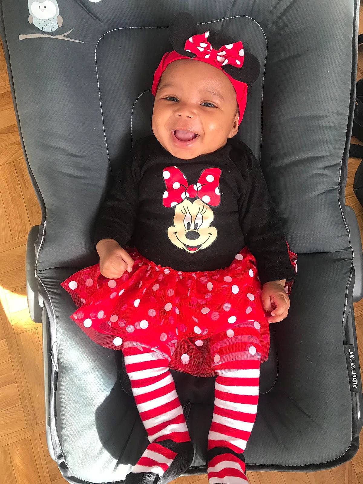 Tyhana a rejoint le concours — aidez-le/la à gagner de superbes lots ! baby, baby_products, baby_toddler_clothing, car_seat, child, joy, person, pink, product, red, skin, smile, toddler