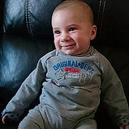 Gabin participe au concours pour gagner de l'argent avec cette photo :