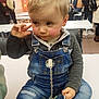 Youssef a rejoint le concours — aidez-le/la à gagner de superbes lots ! accessories, adult, baby, clothing, coat, face, female, footwear, glove, head, jacket, jeans, male, man, pants, person, photography, portrait, shoe, woman